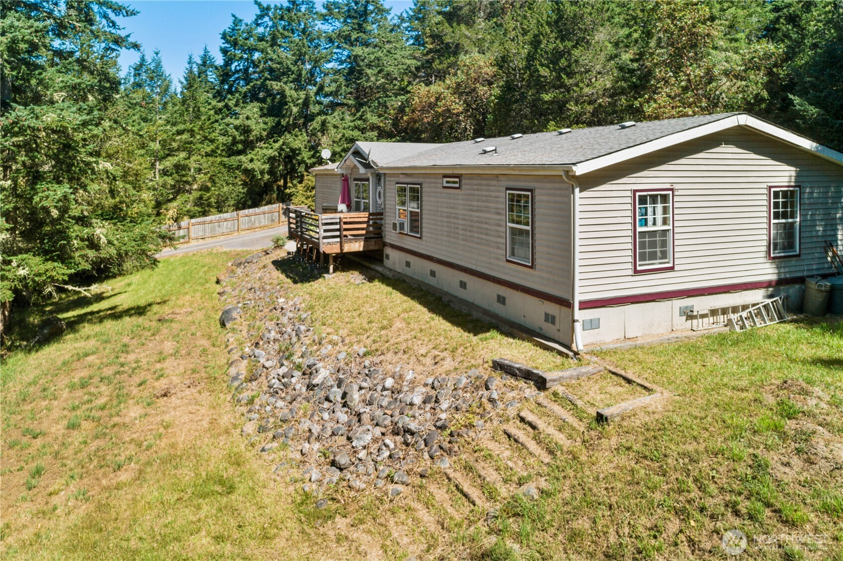 301 Salmonberry Lane Property Photo 6