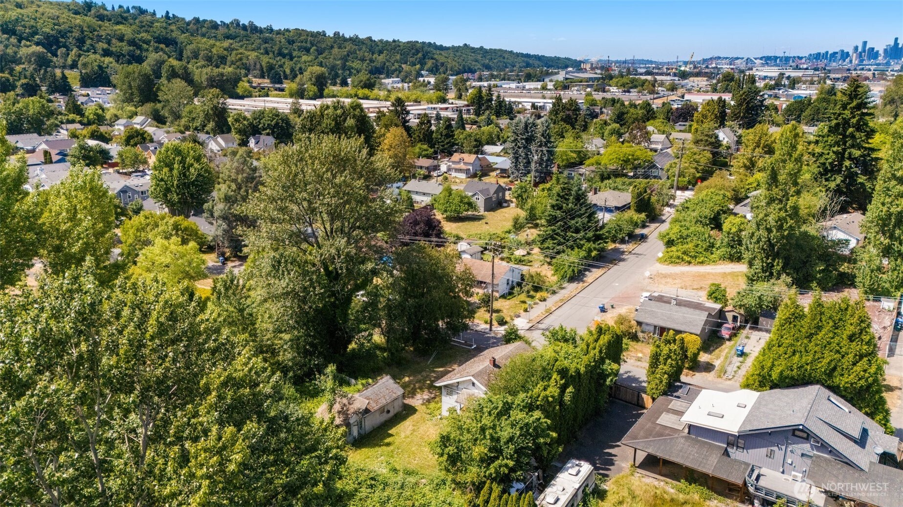 565 S Director Property Photo 16