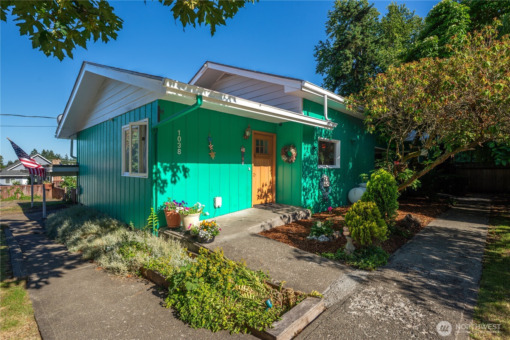 1038 W Glenwood St Property Photo 1