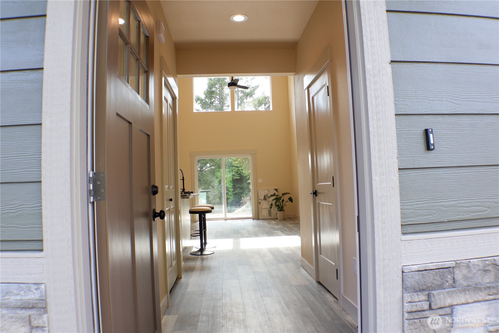 567 Sunset Avenue Property Photo 3
