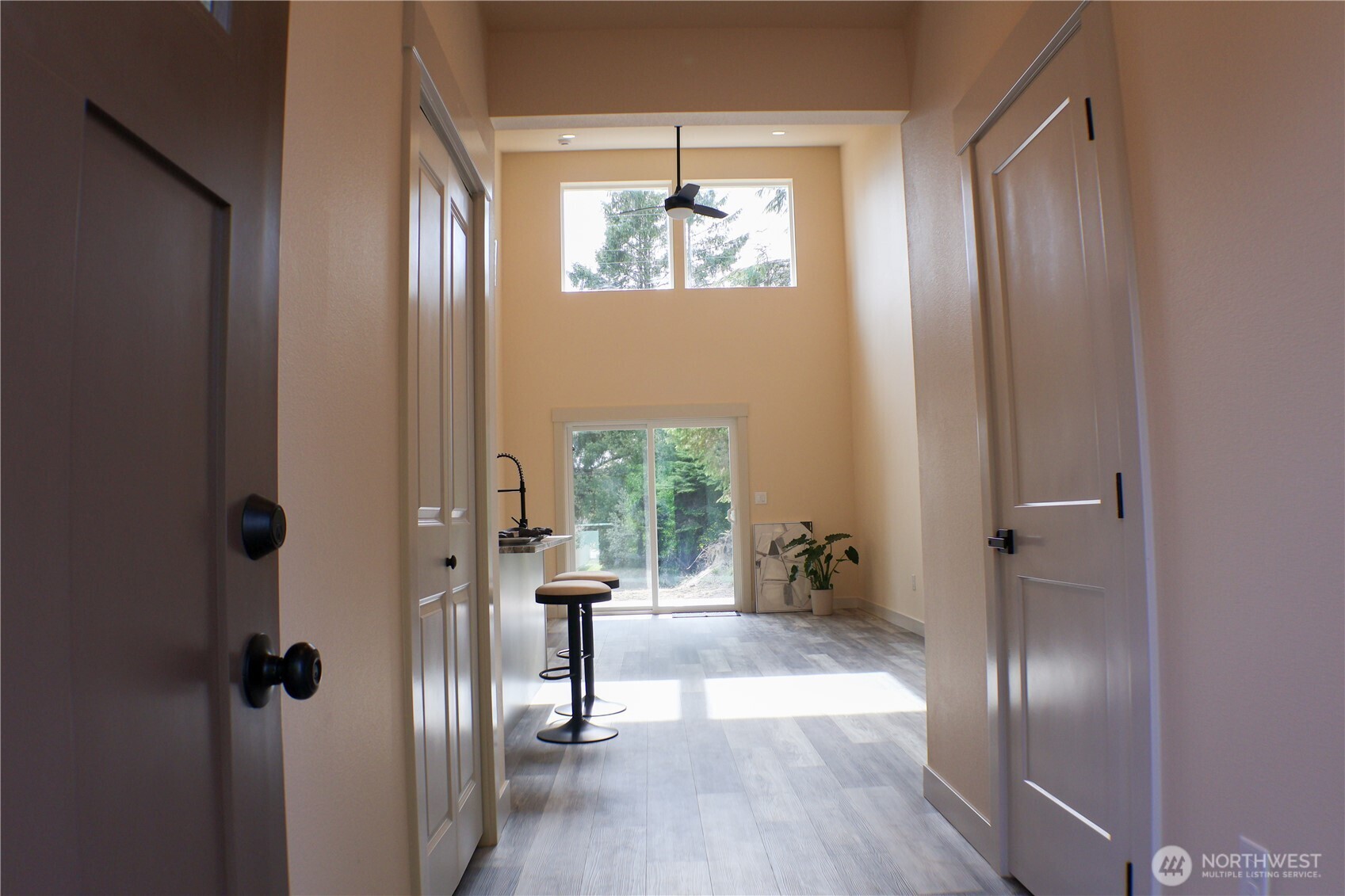 567 Sunset Avenue Property Photo 4