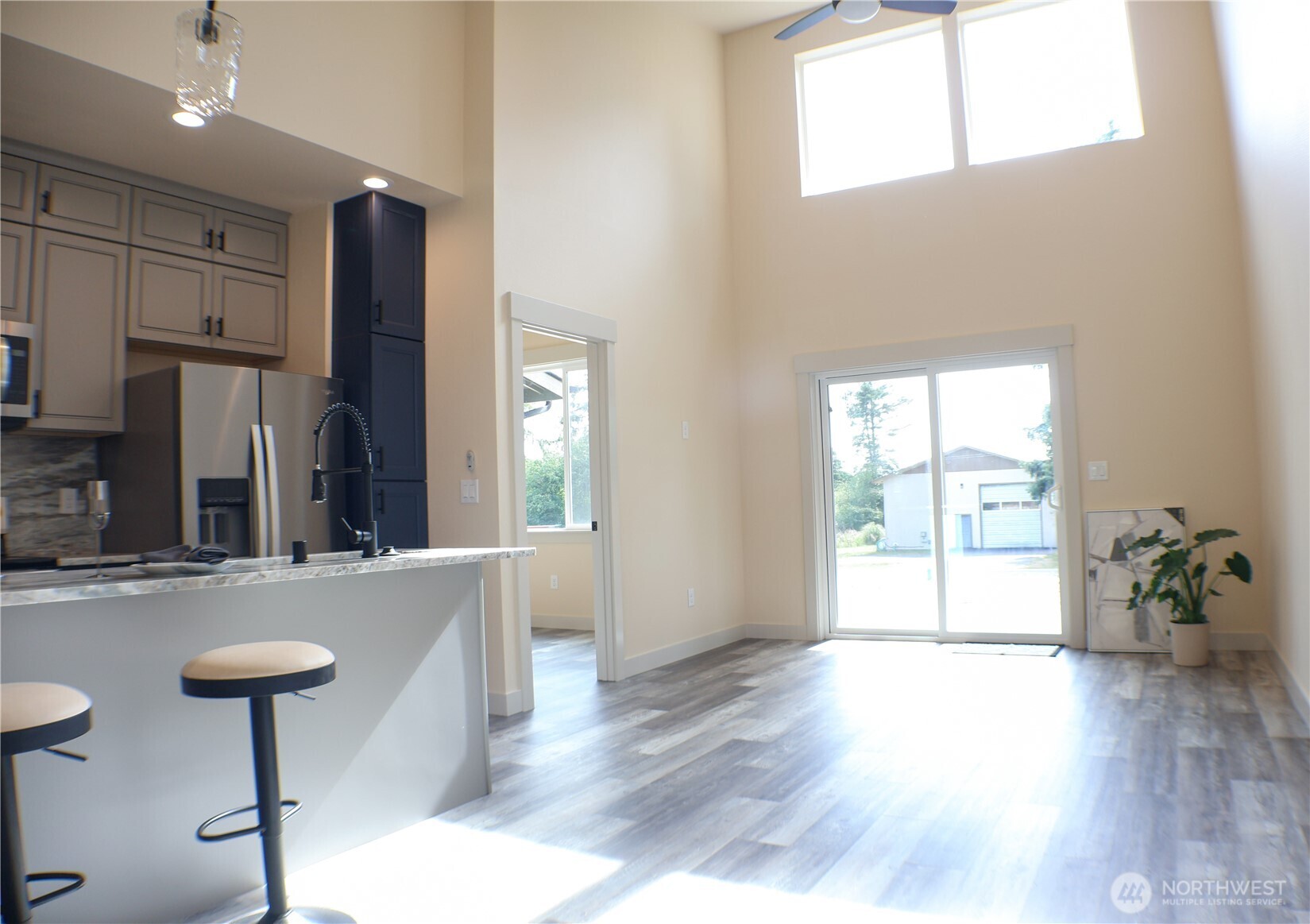 567 Sunset Avenue Property Photo 5