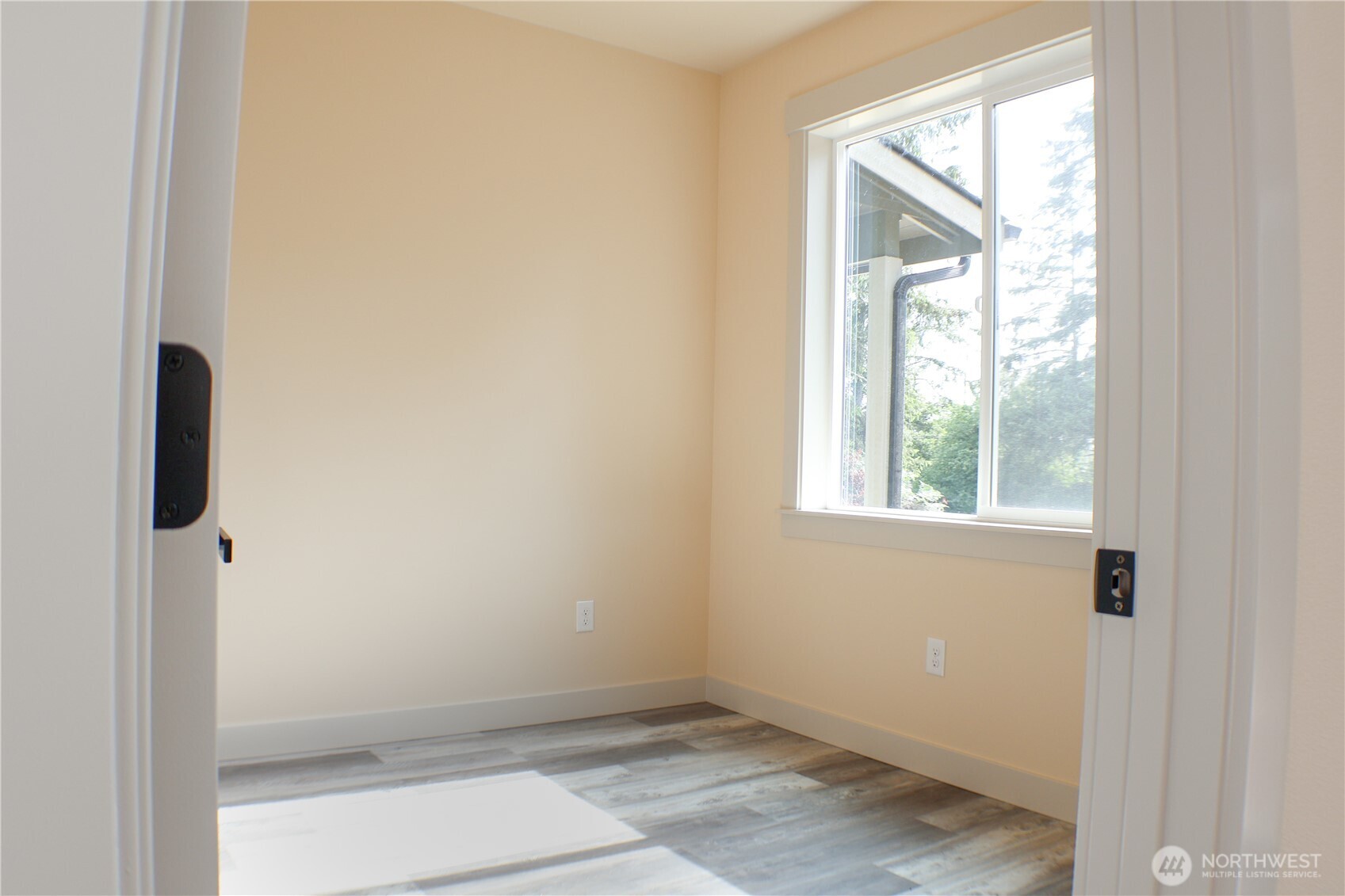 567 Sunset Avenue Property Photo 8
