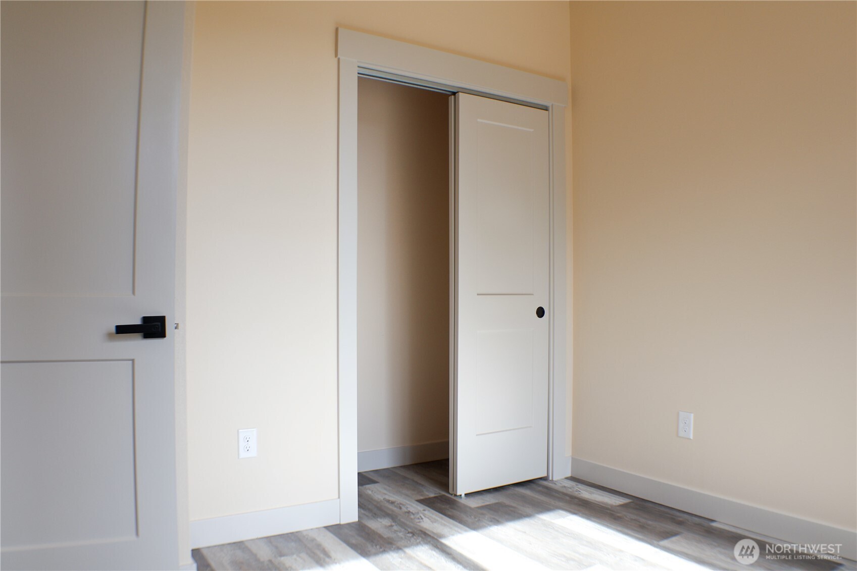 567 Sunset Avenue Property Photo 9