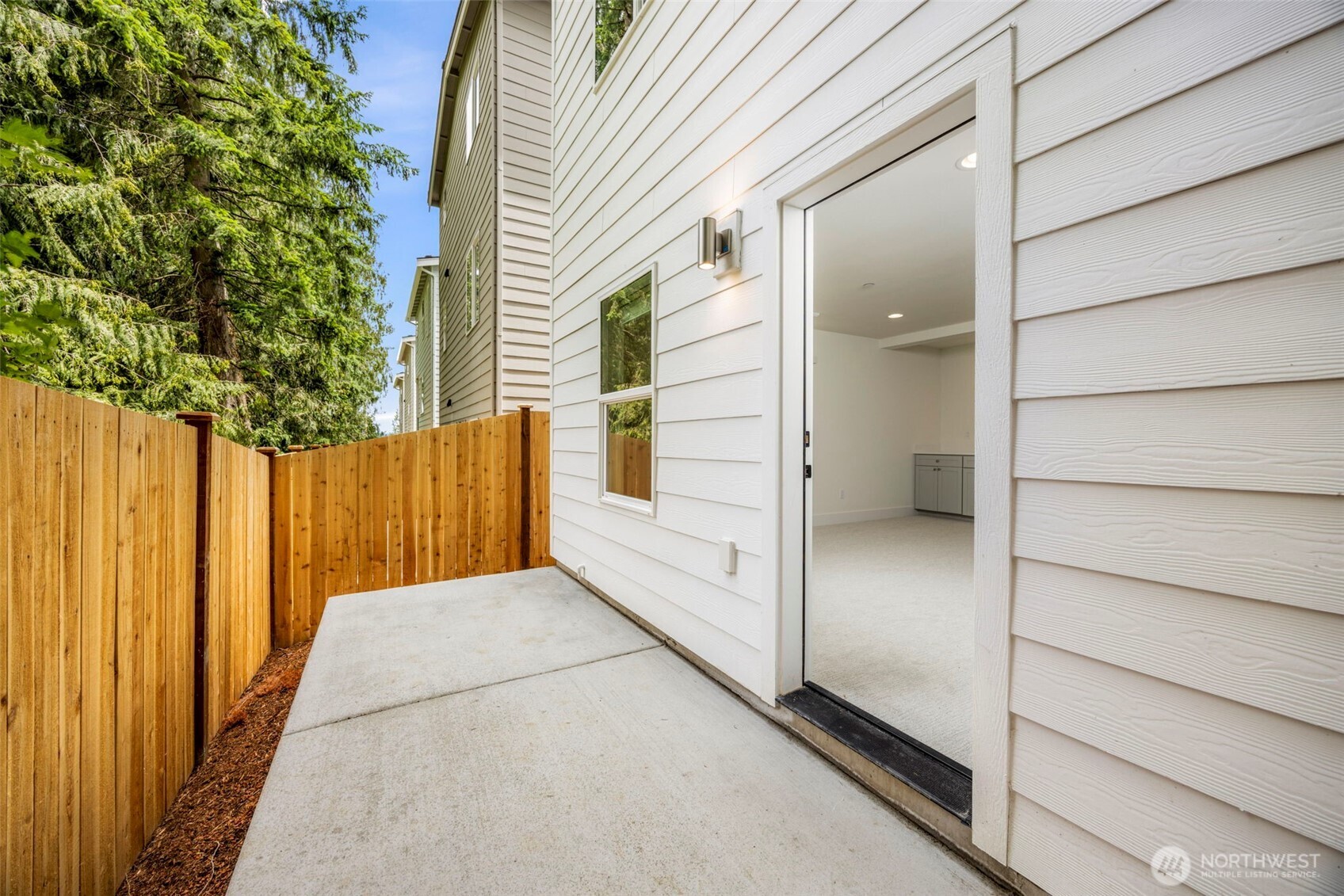 9 160th Place Property Photo 7