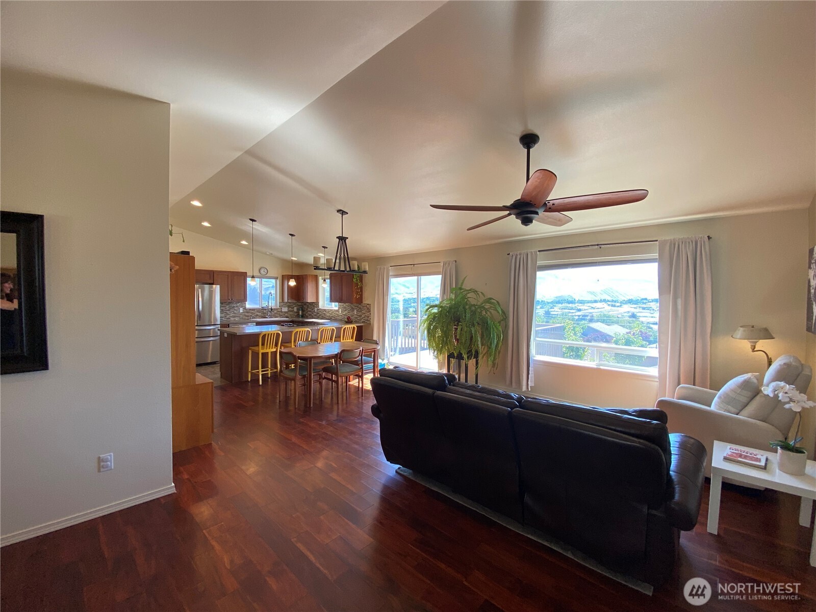 3950 Ne Vista Del Rey Drive Property Photo 3