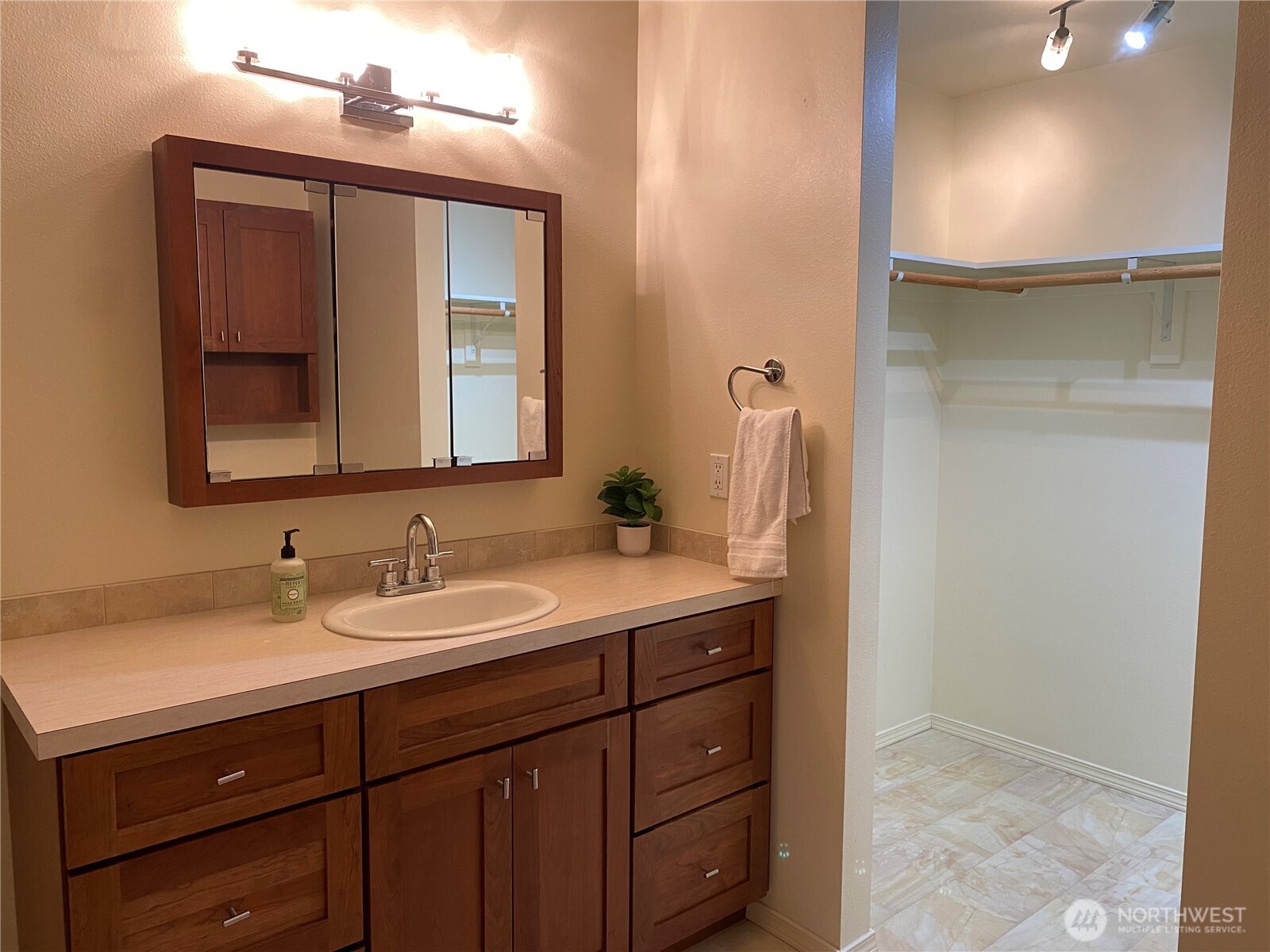 3950 Ne Vista Del Rey Drive Property Photo 11