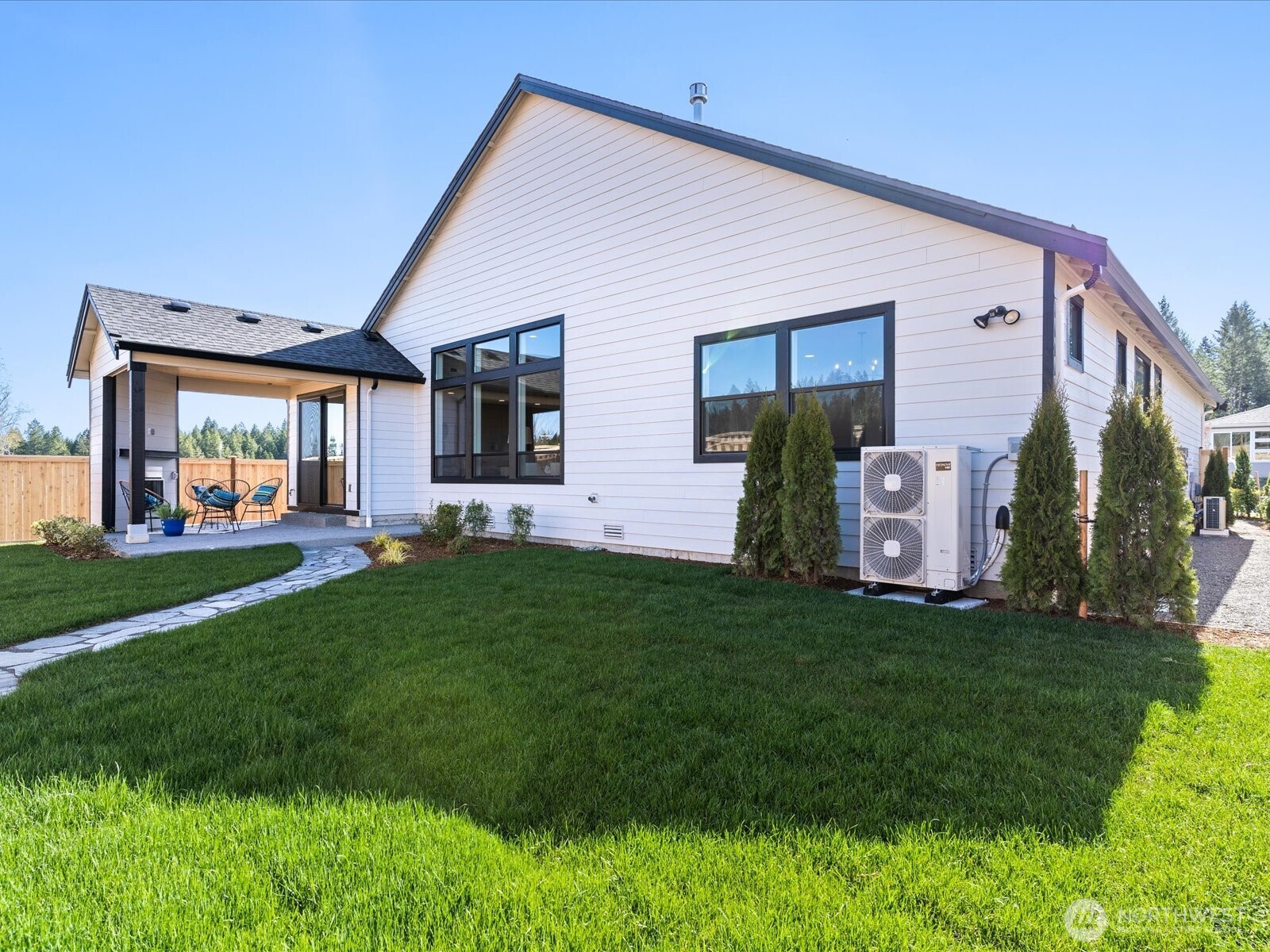 5682 Thornhill Avenue Property Photo 25