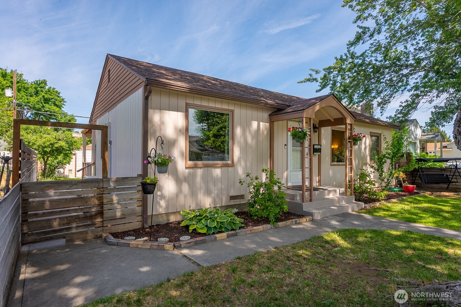 119 Sw F St Property Photo 2