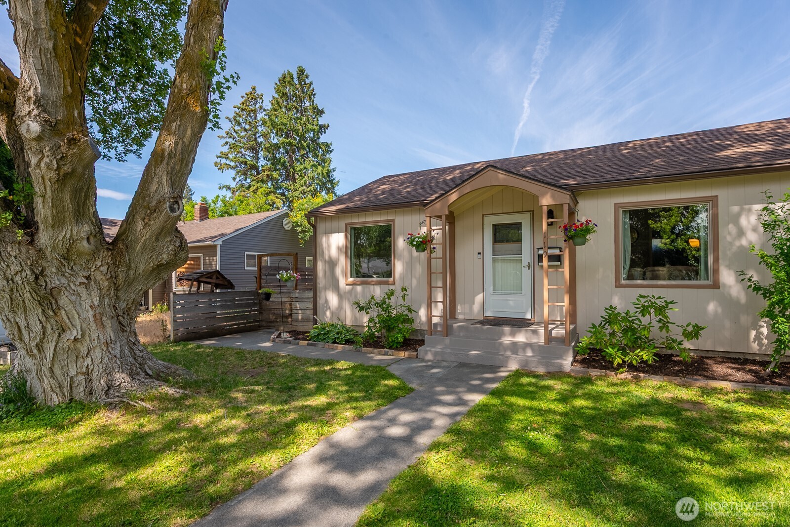 119 Sw F St Property Photo 3