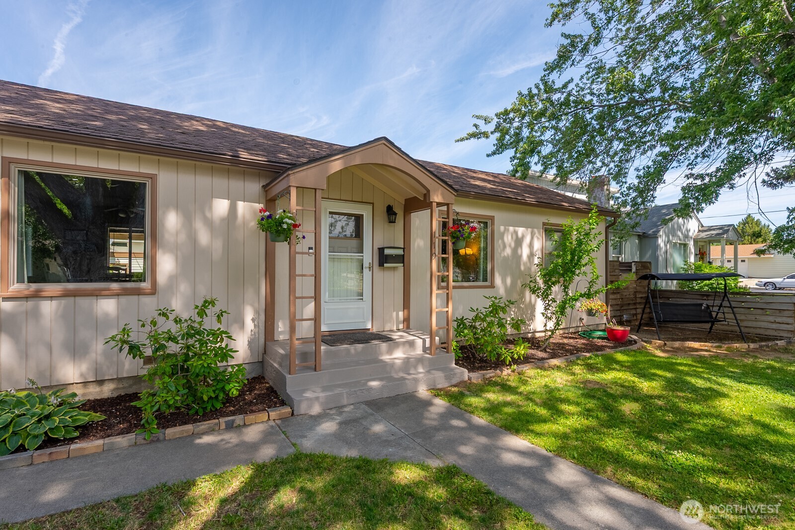 119 Sw F St Property Photo 4