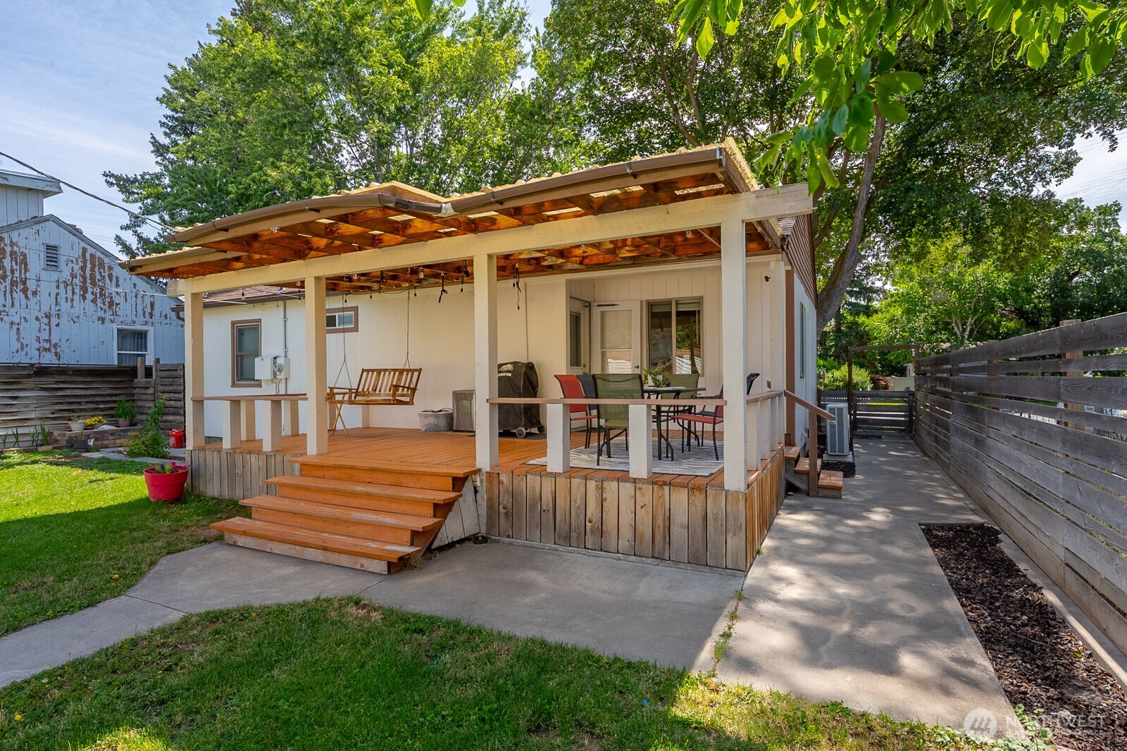 119 Sw F St Property Photo 35