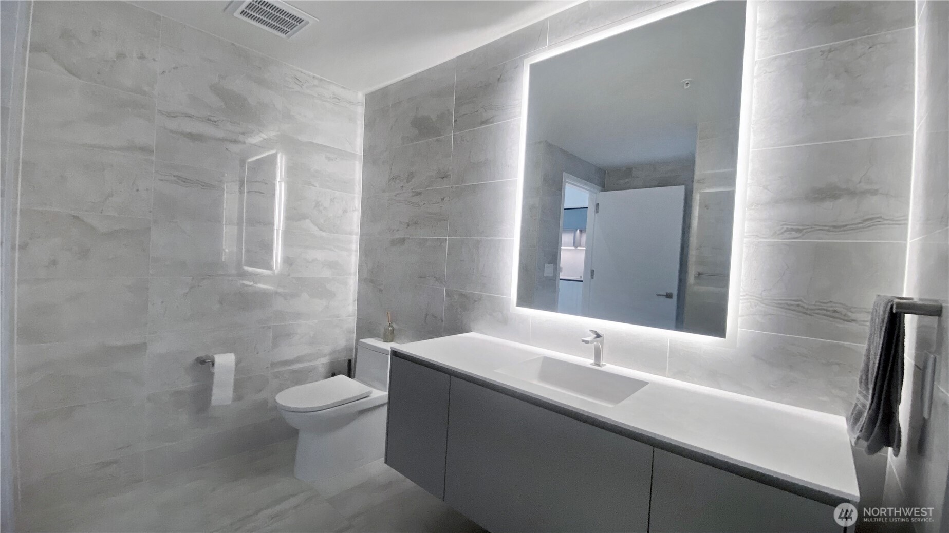 889 Avenue Square 209 Property Photo 8