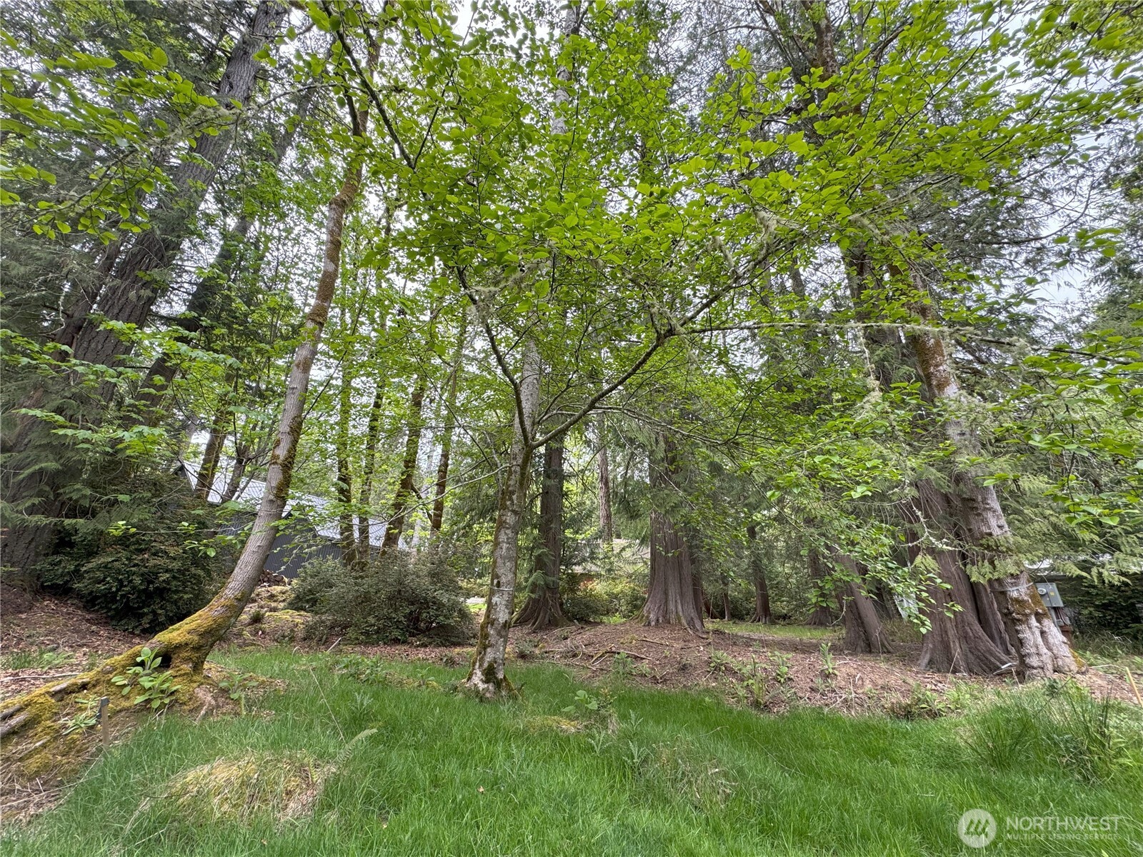441 E Pointes Drive Property Photo 2