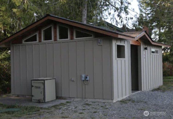 441 E Pointes Drive Property Photo 18