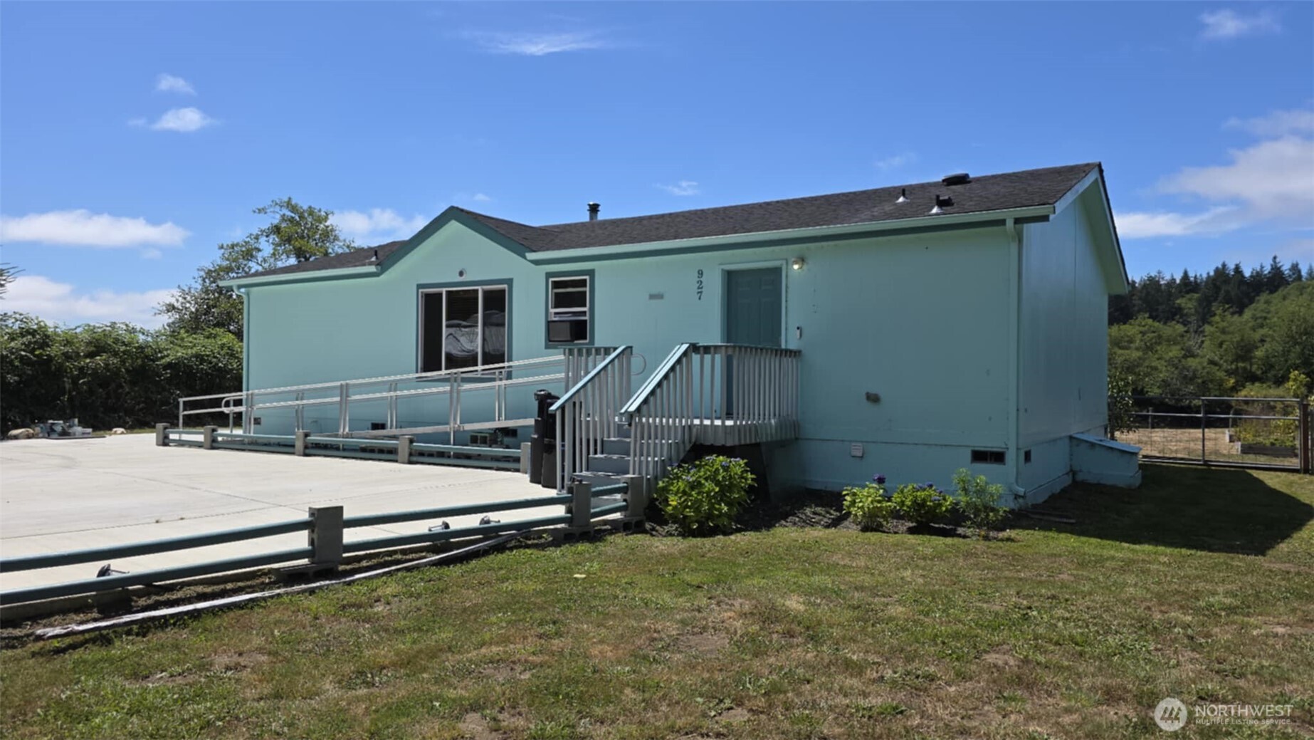 927 Broadway Avenue Property Photo 1