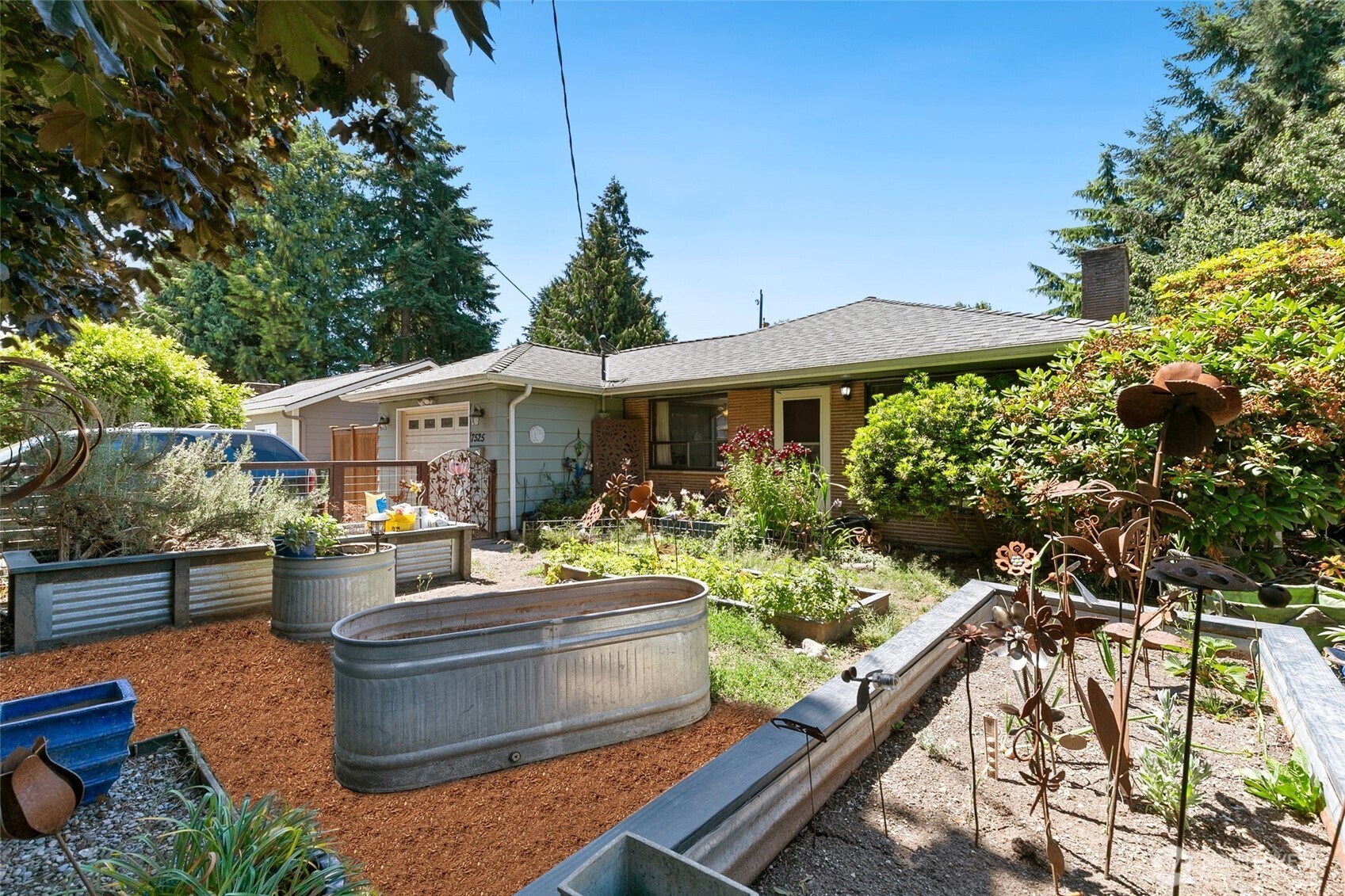 7525 28th Avenue Property Photo 1
