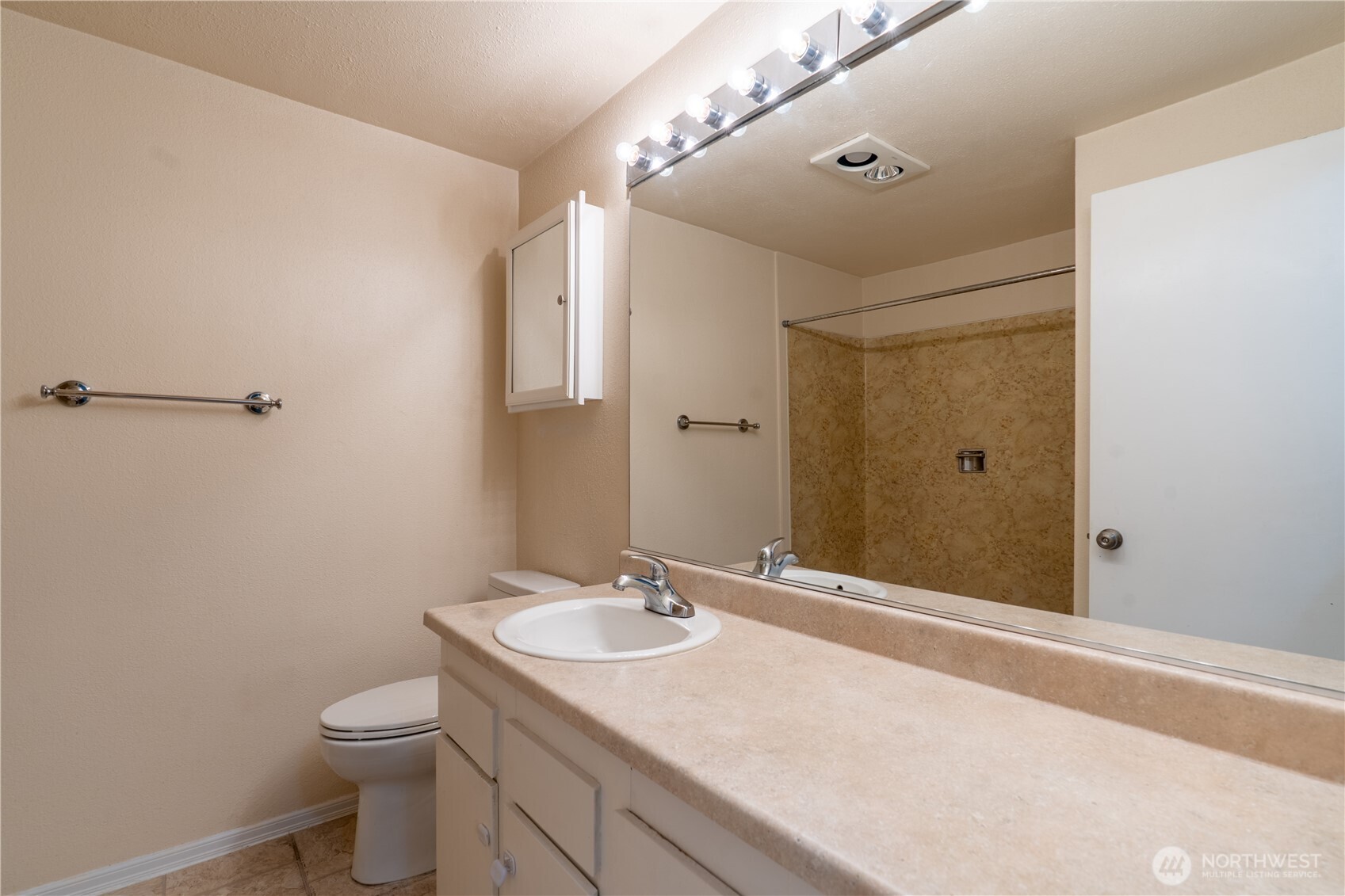 230 Sw Clark St C203 Property Photo 14