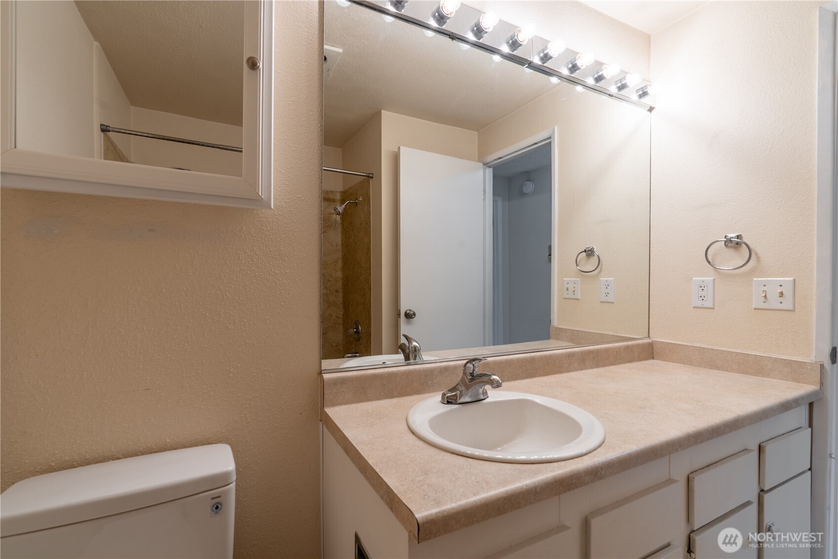230 Sw Clark St C203 Property Photo 16