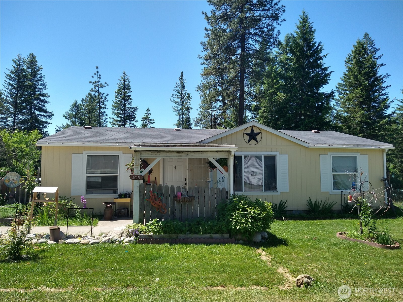 103 Larsen Boulevard Property Photo 1