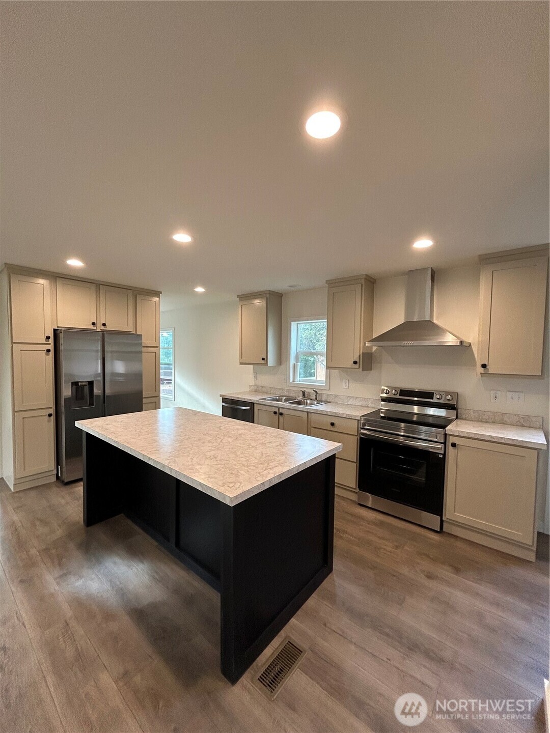 303 N Wynoochee Drive Property Photo 13