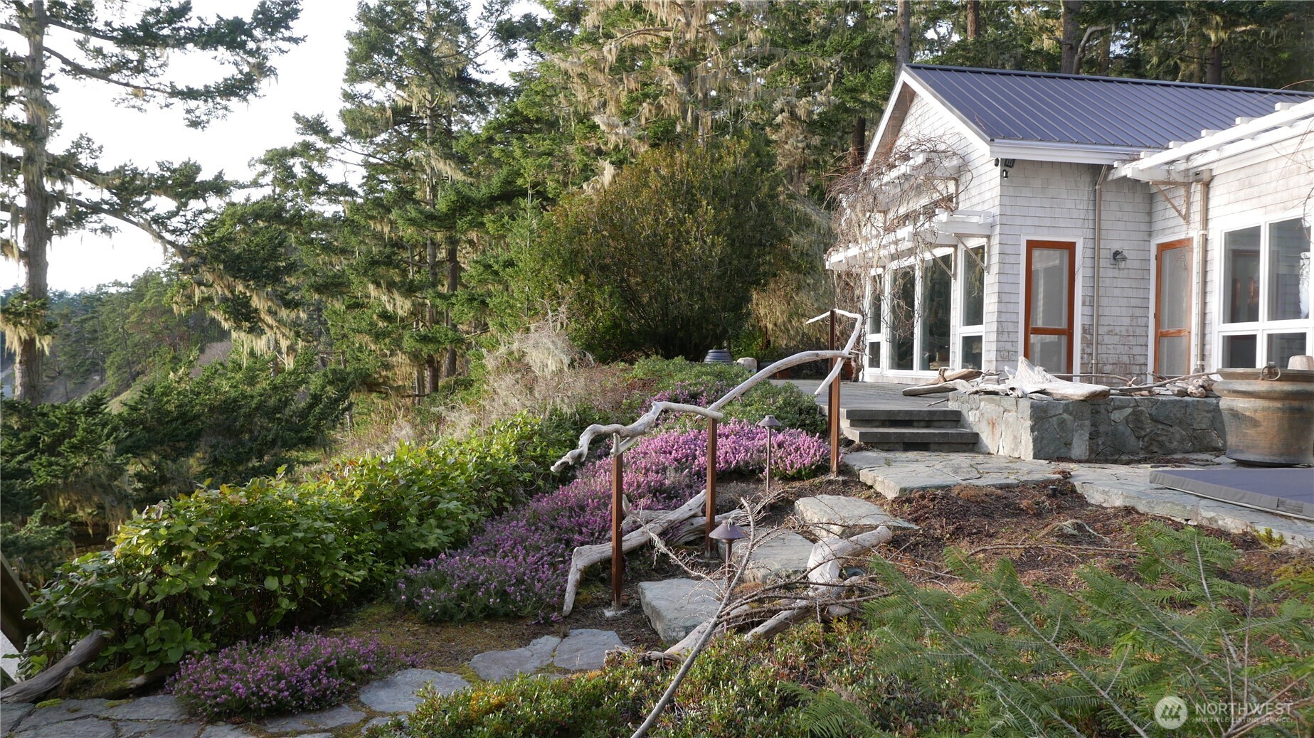 2401227 Property Photo 3