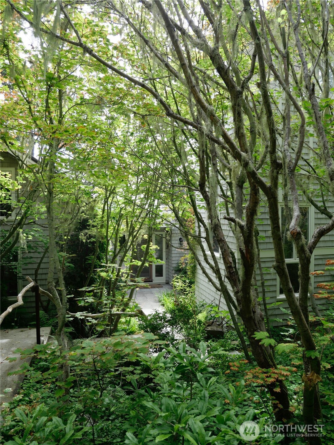 2401227 Property Photo 9