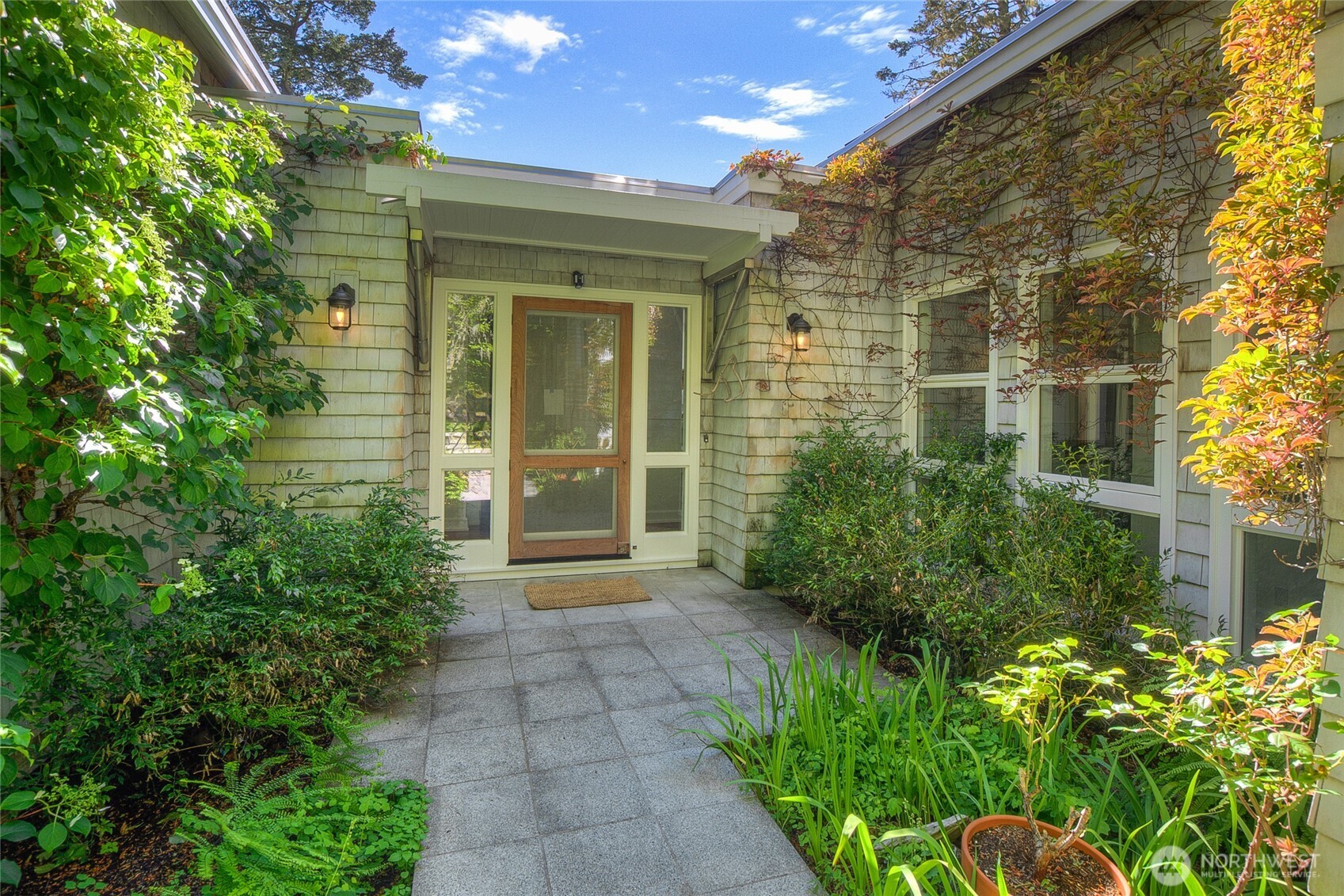2401227 Property Photo 10