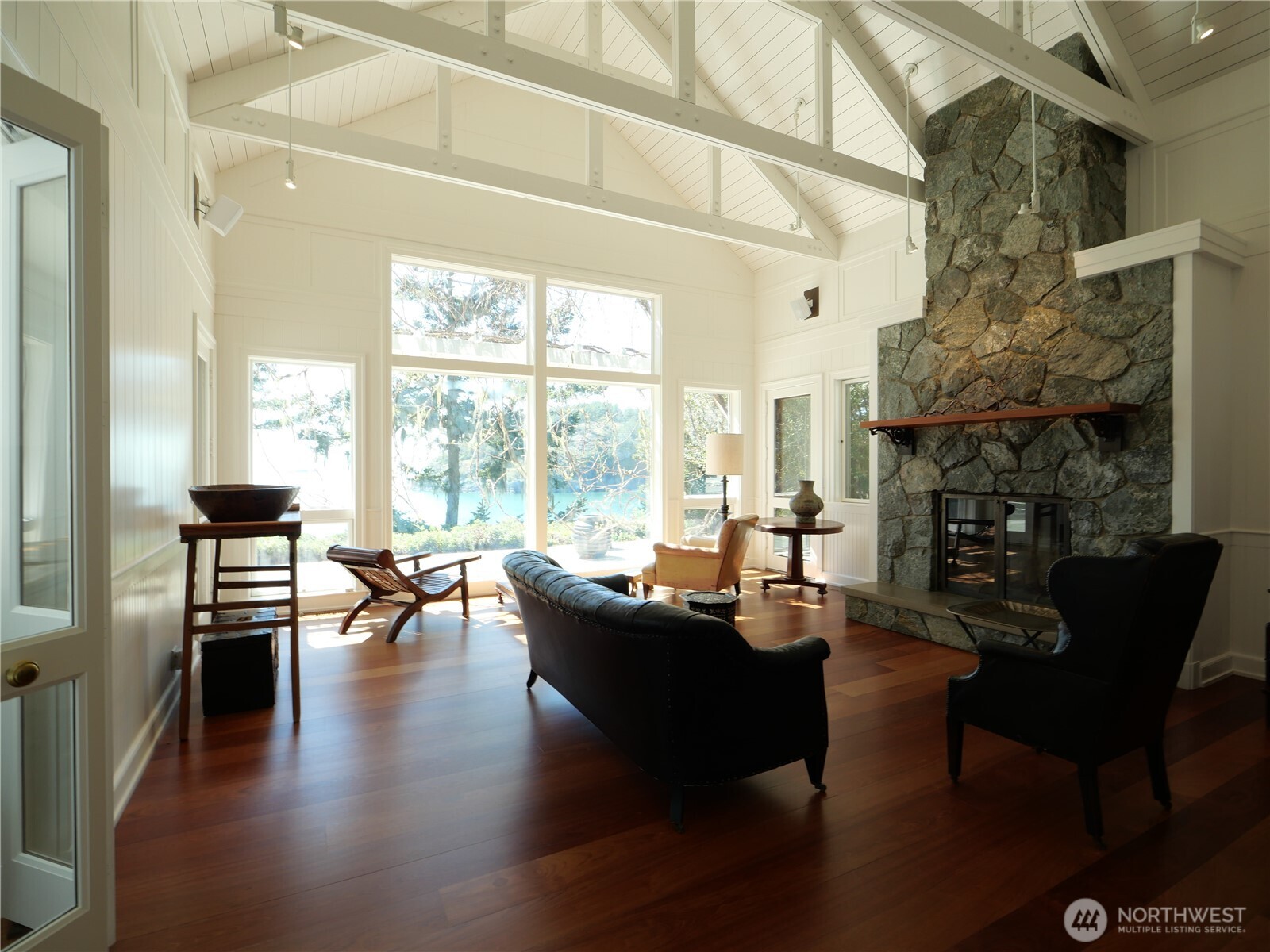 2401227 Property Photo 11