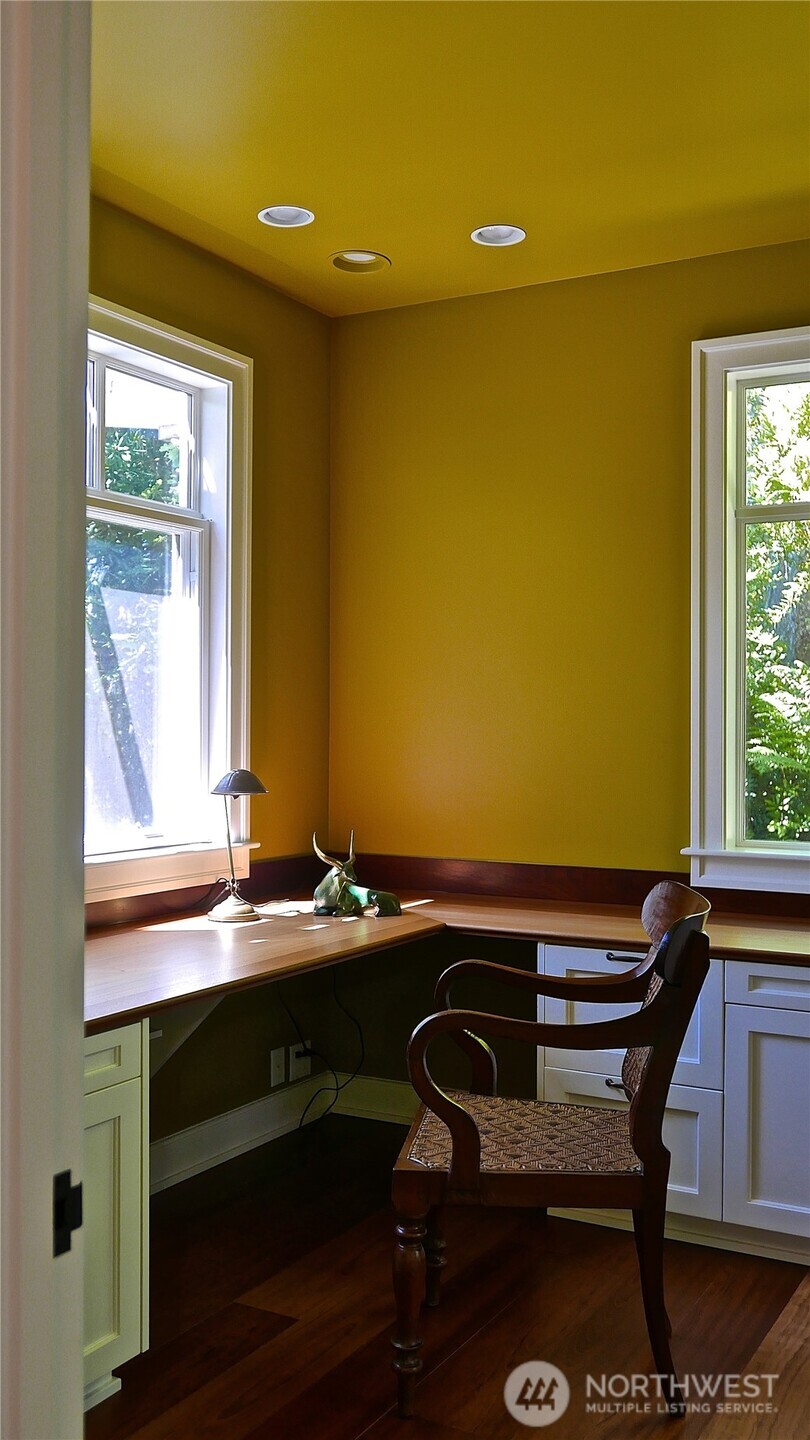 2401227 Property Photo 14
