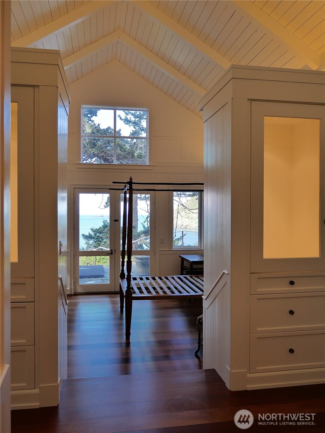 2401227 Property Photo 16