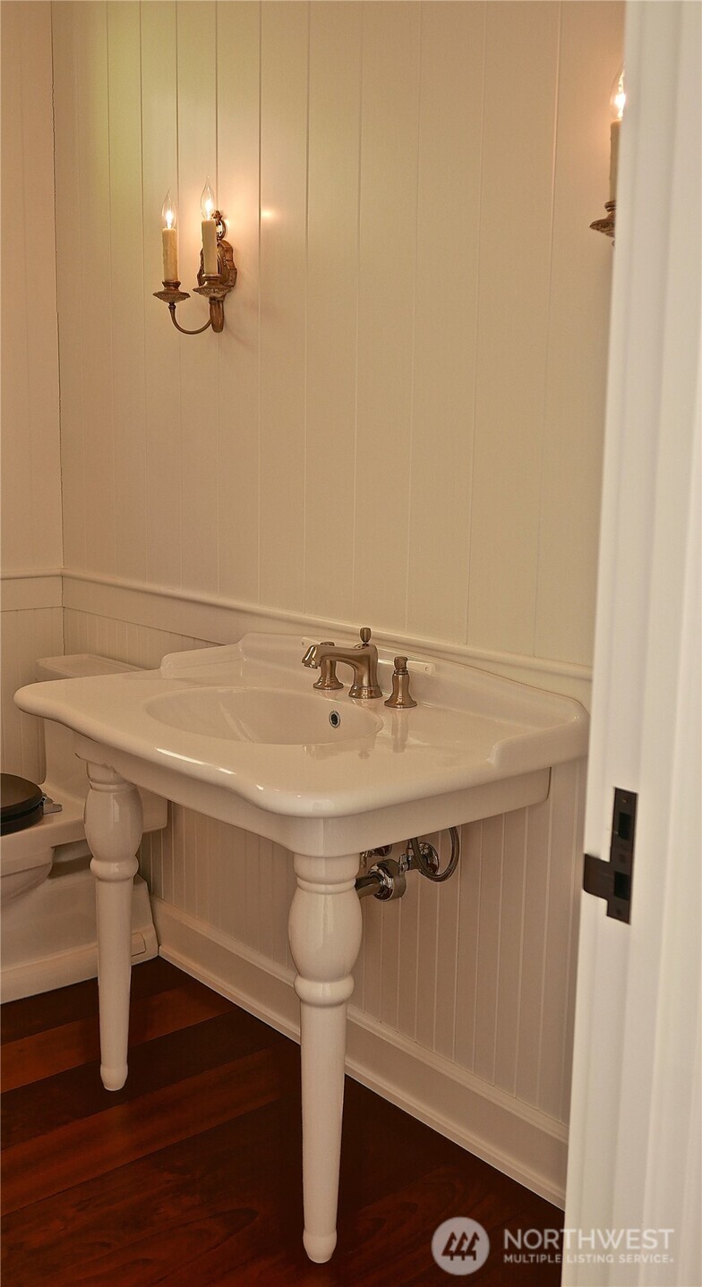 2401227 Property Photo 18