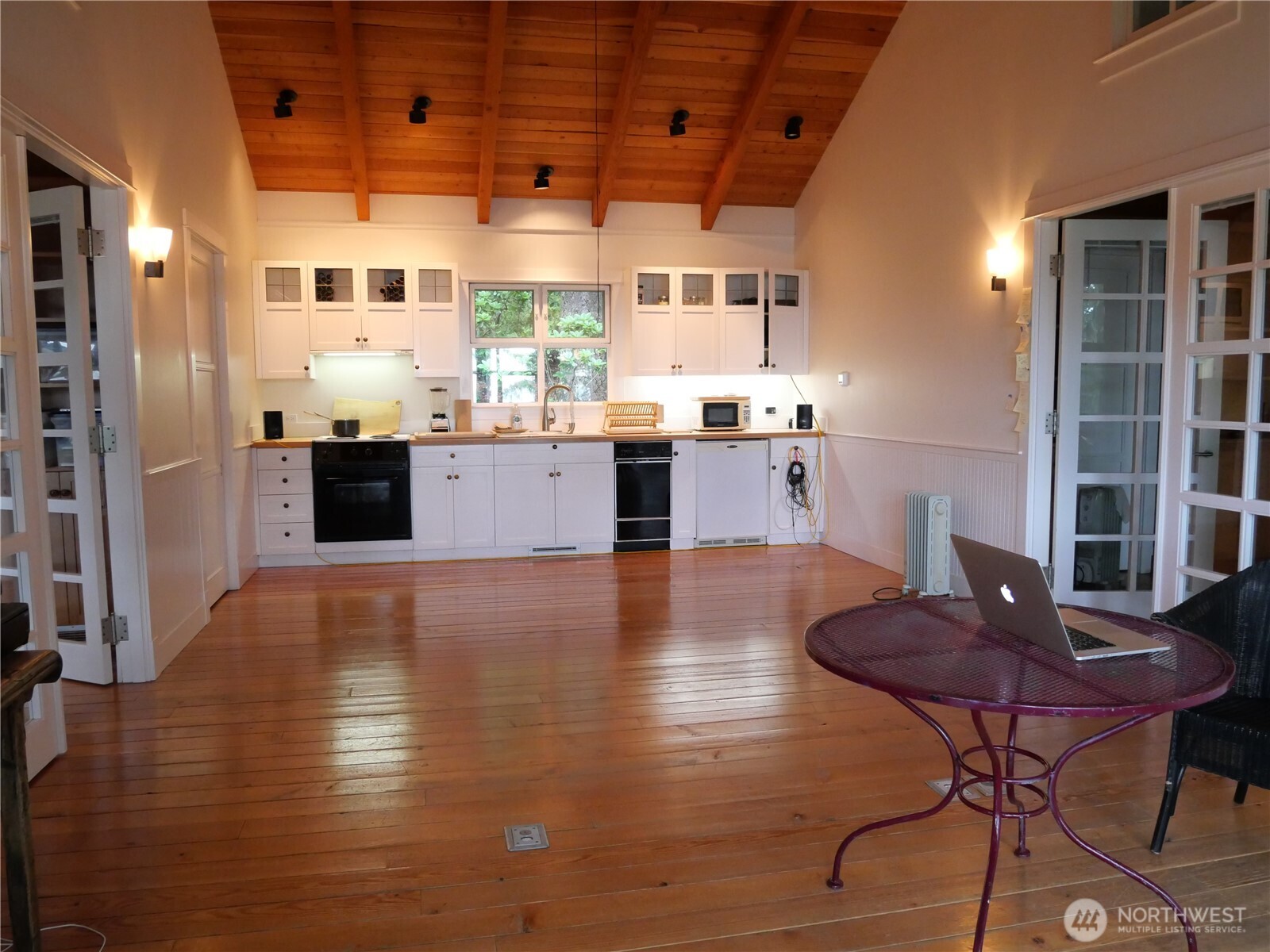 2401227 Property Photo 25