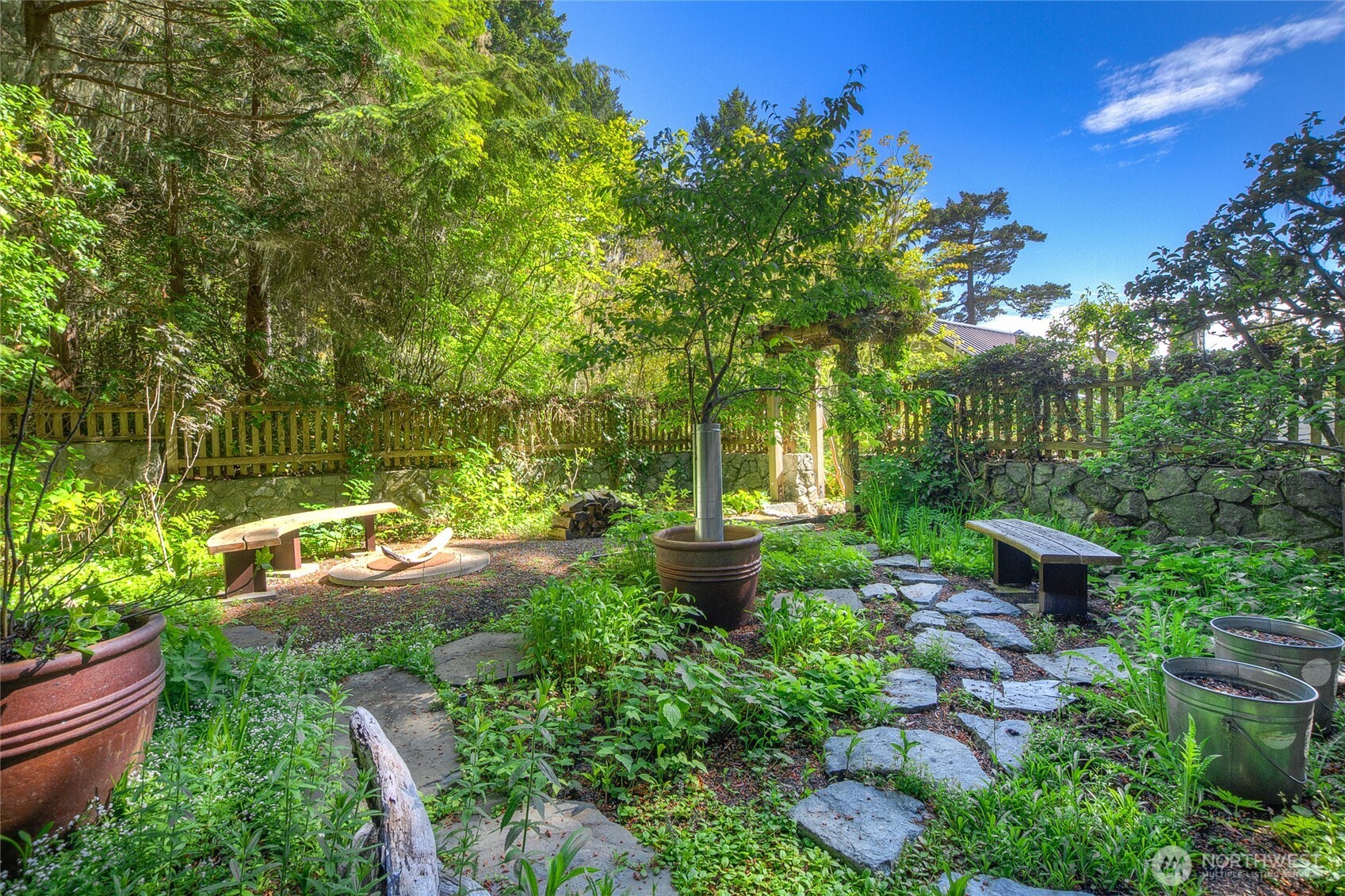 2401227 Property Photo 28