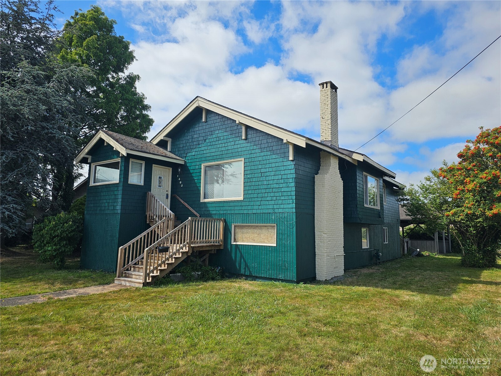 1402 W Market Street Property Photo 1