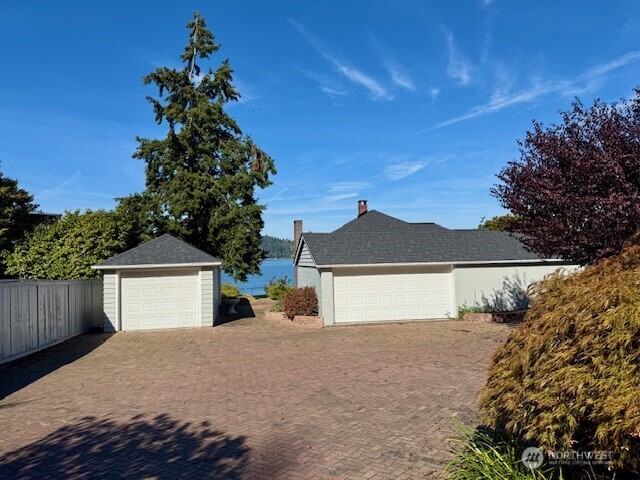 3538 Beach Drive Property Photo 6
