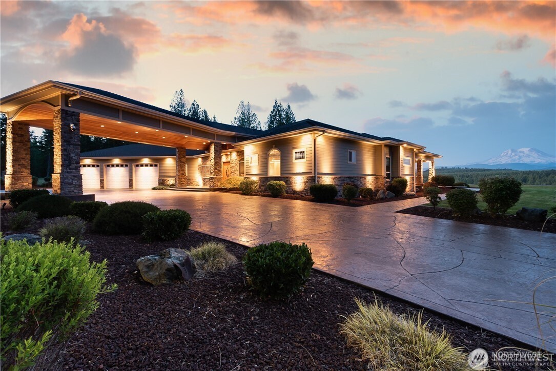 2401466 Property Photo 1
