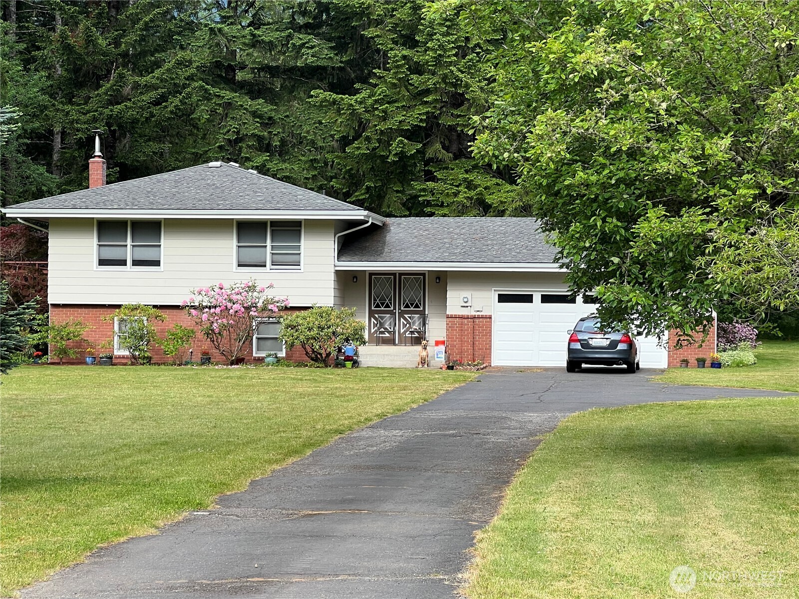 293154 Highway 101 Property Photo 1