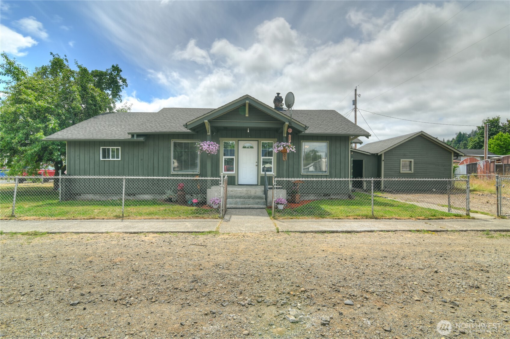 203 E 4th Street Property Photo 1