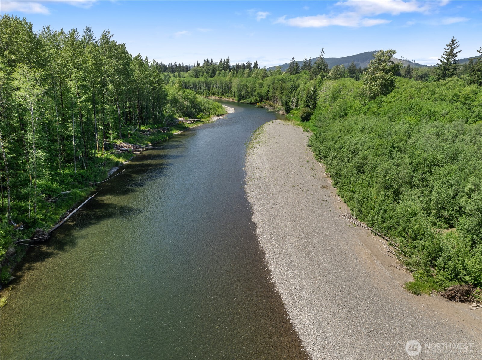2401797 Property Photo 3