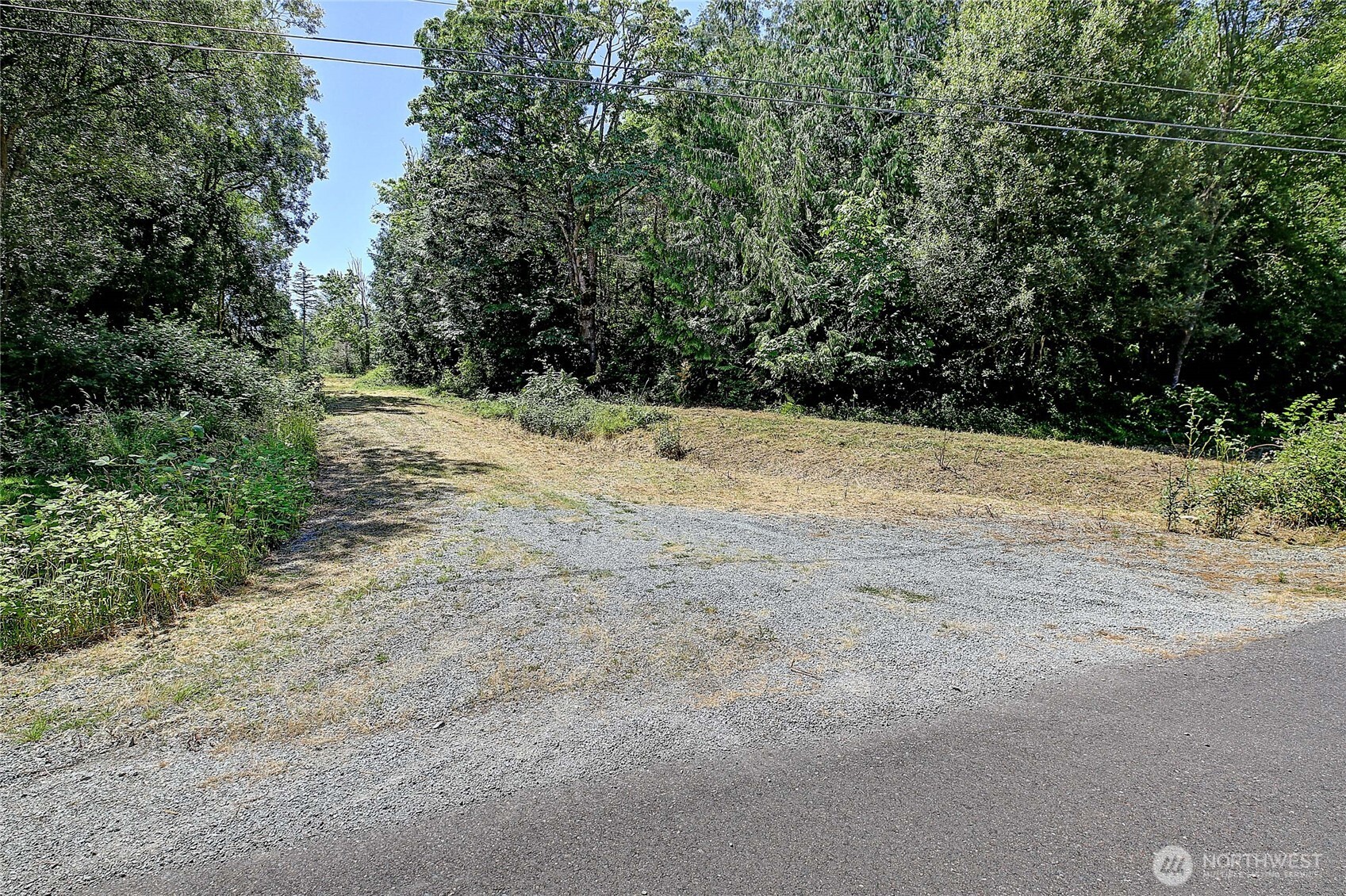680 Tillicum Way Property Photo 4