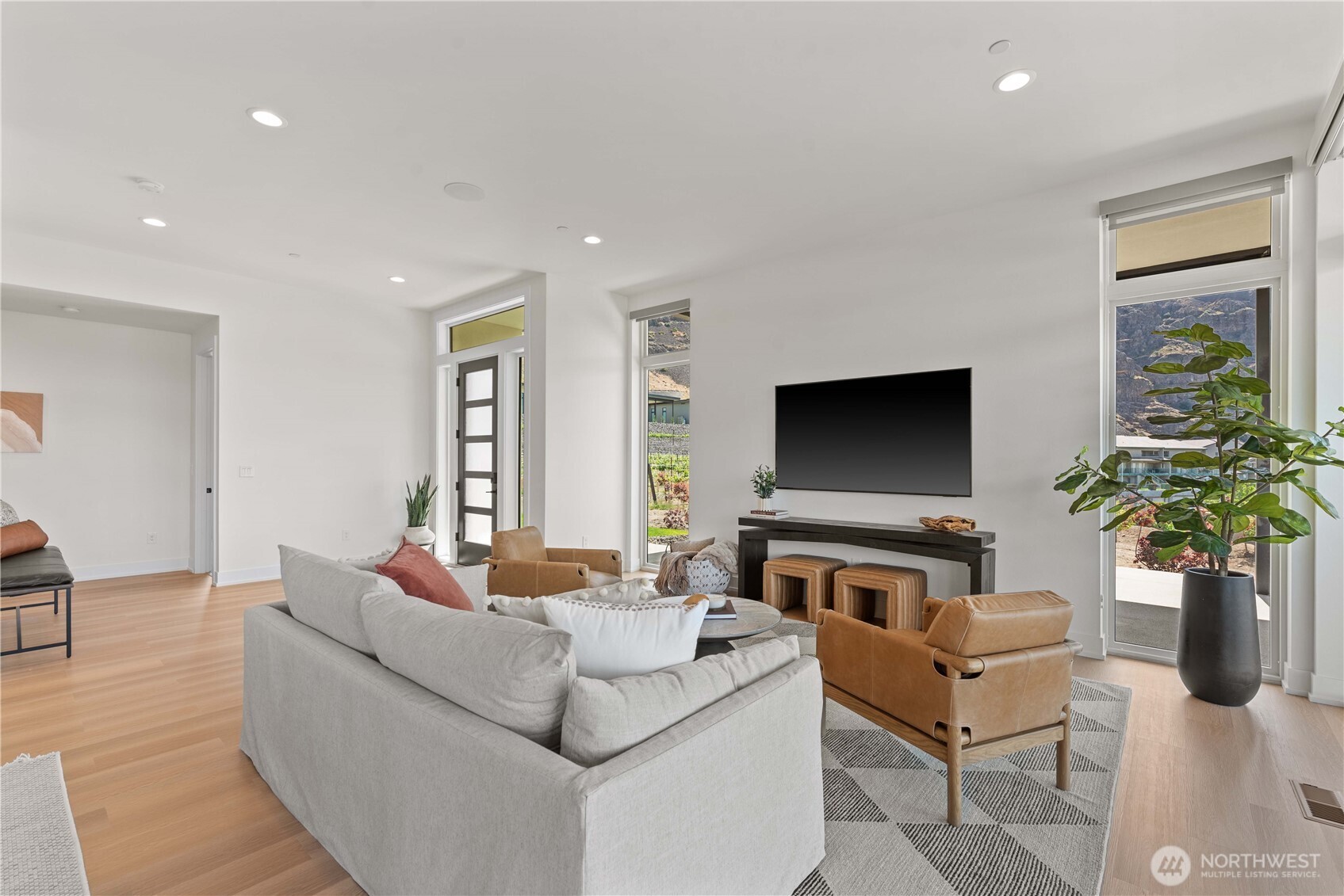 9665 Ridgeview Drive Property Photo 6