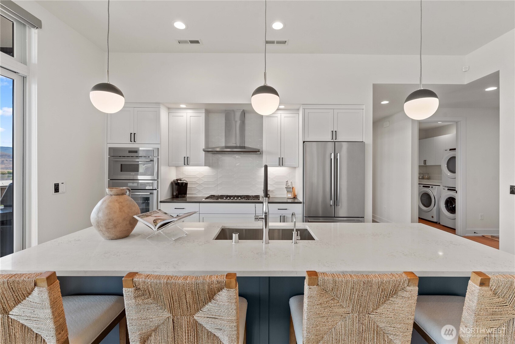 9665 Ridgeview Drive Property Photo 7