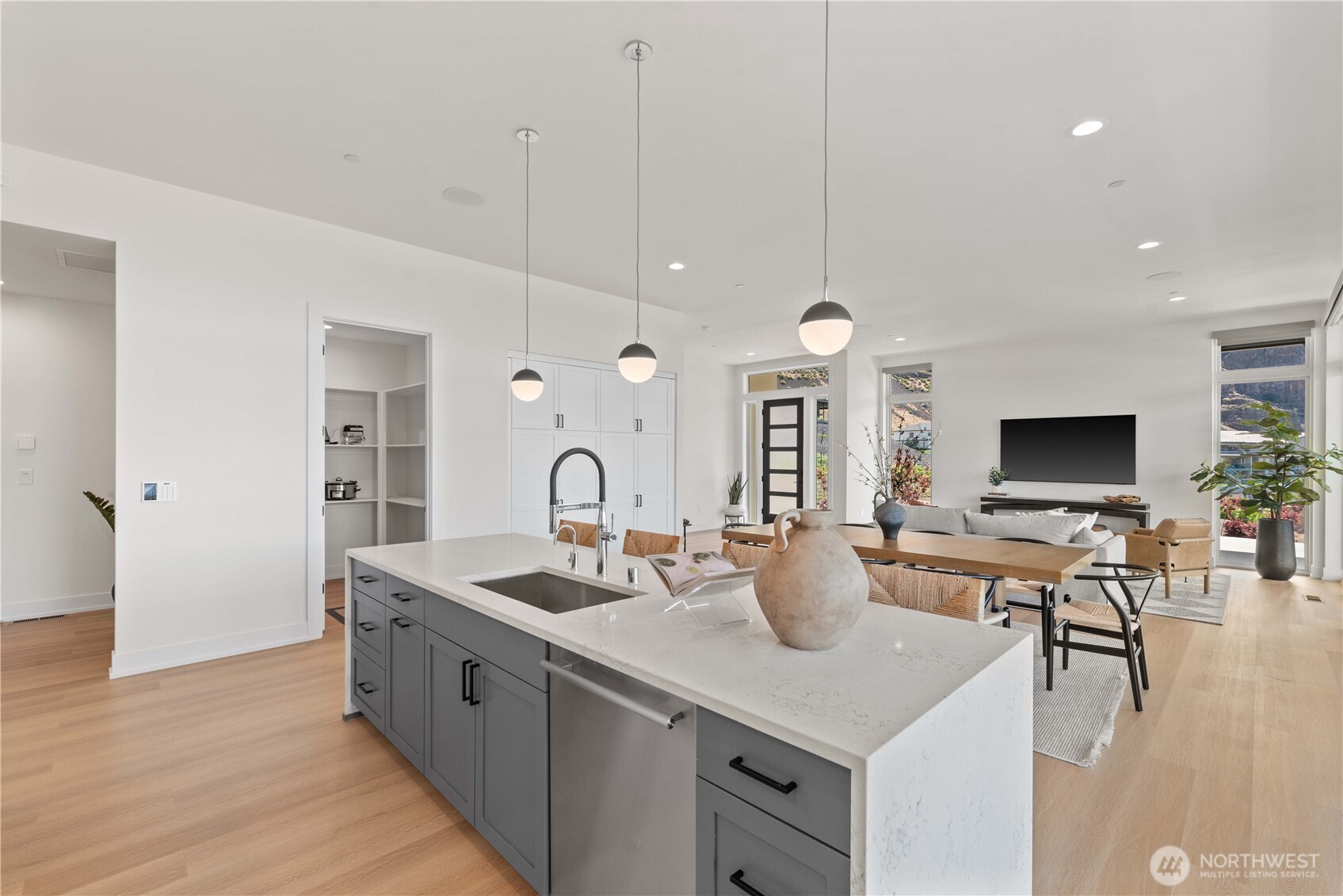 9665 Ridgeview Drive Property Photo 8