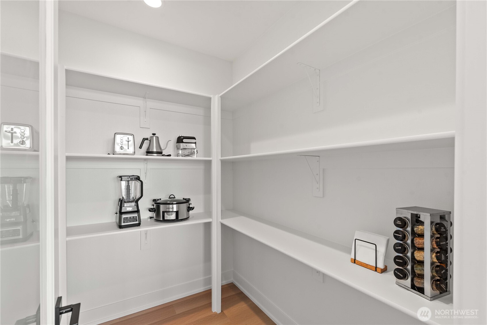 9665 Ridgeview Drive Property Photo 9