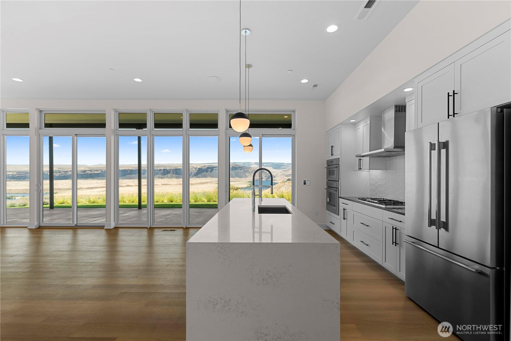 9665 Ridgeview Drive Property Photo 10