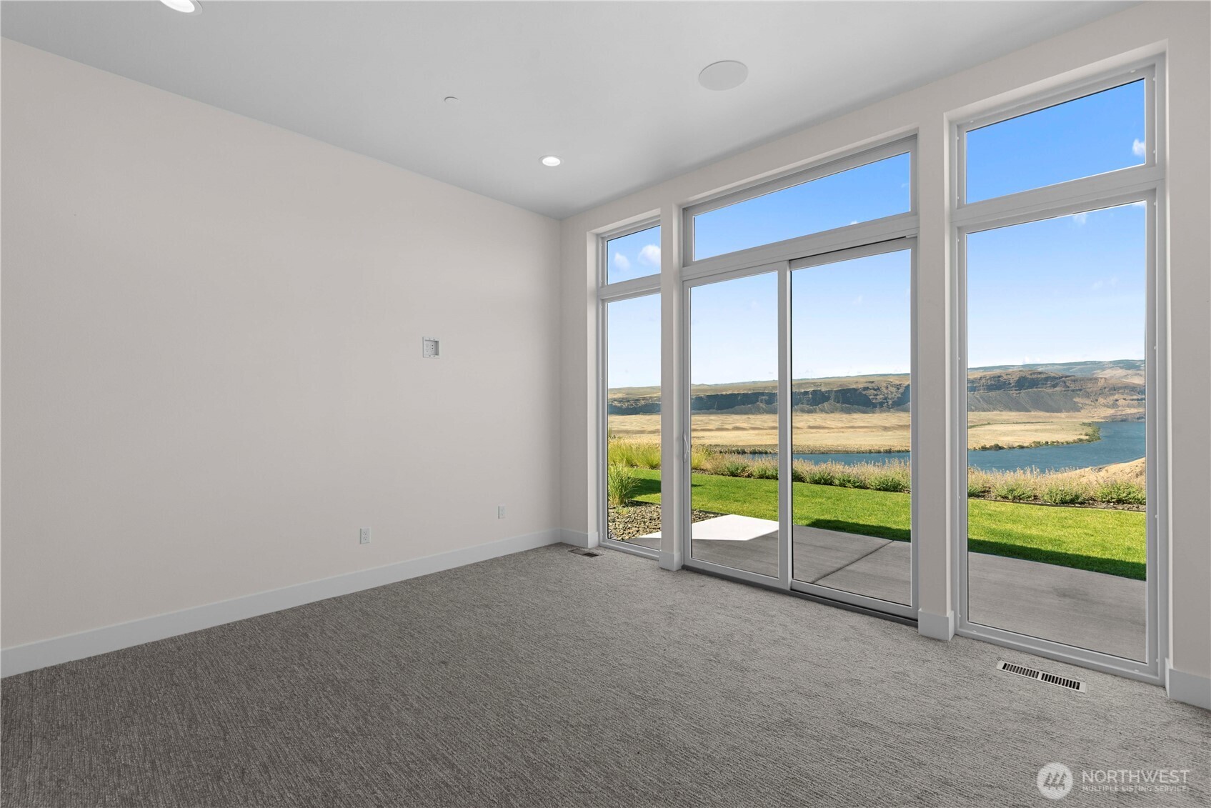 9665 Ridgeview Drive Property Photo 13