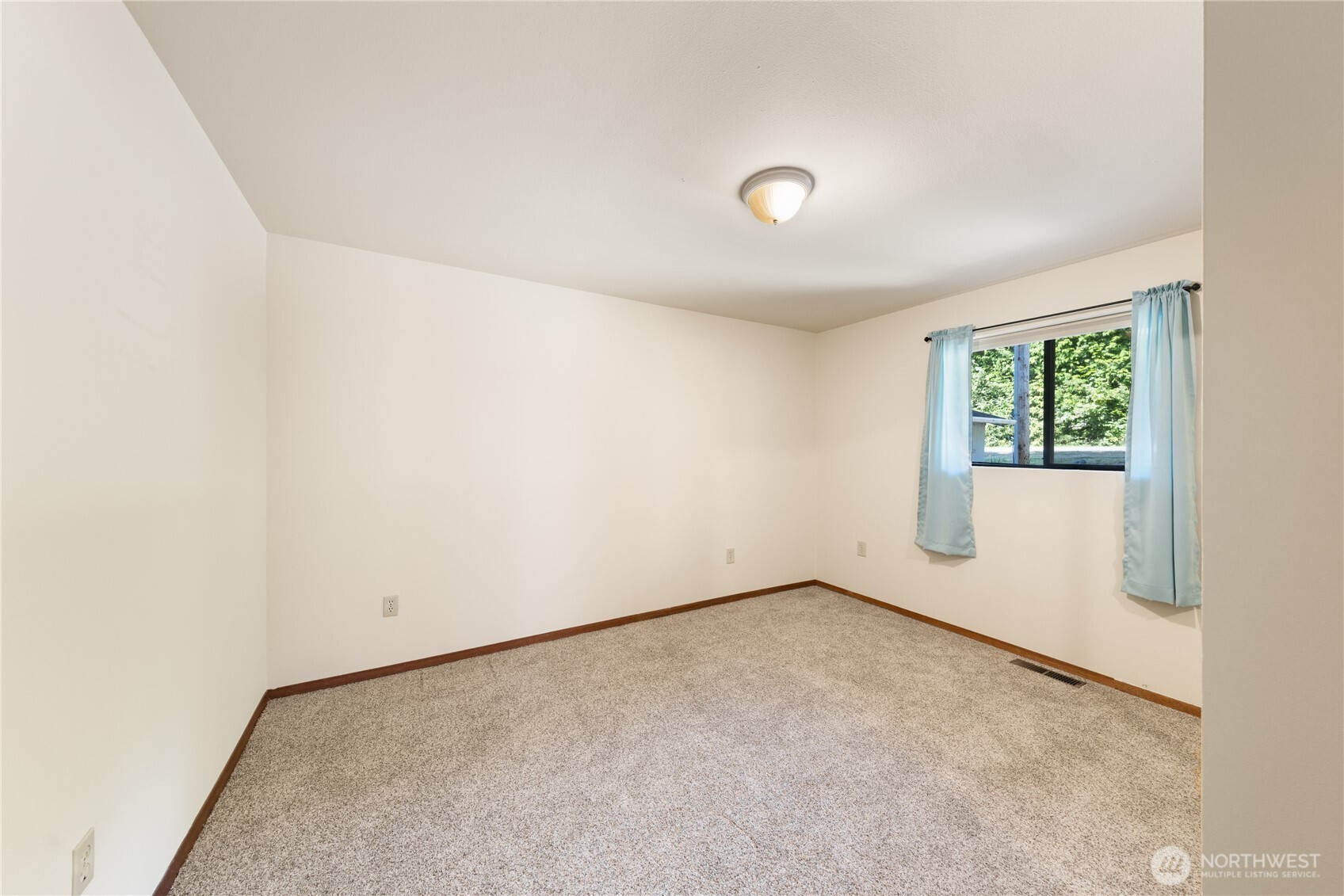 7541 Holiday Boulevard Property Photo 18