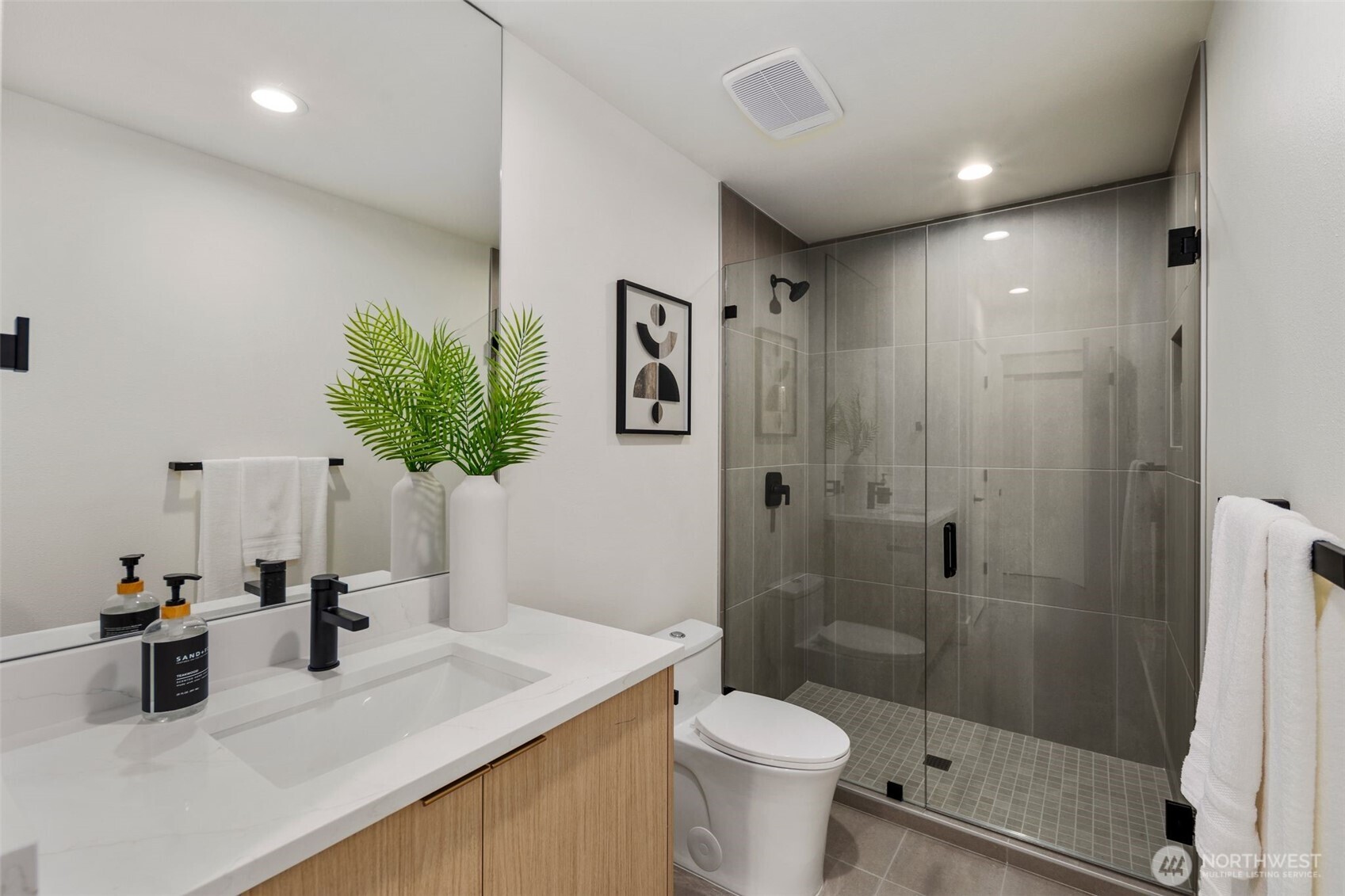 4529 S Orcas Street Property Photo 4