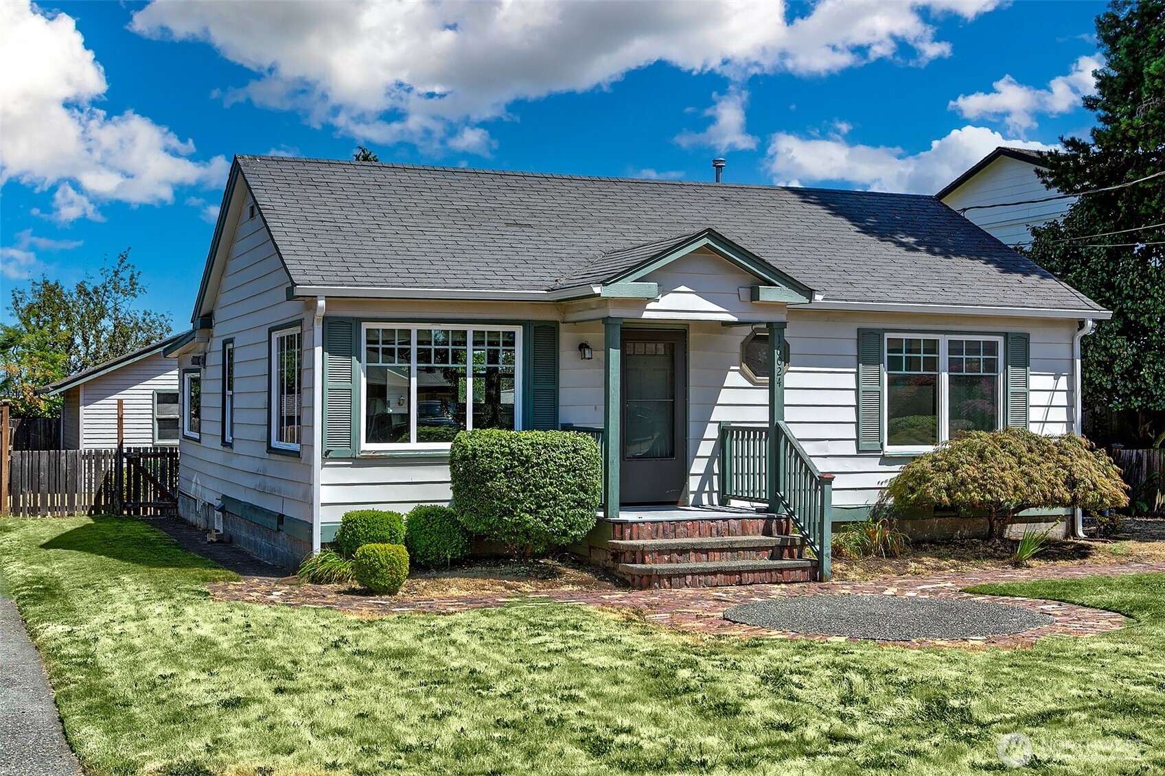 16024 10th Avenue Property Photo 1